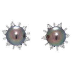 Elegantes pendientes de diamantes de 0,30 ct y perlas de agua dulce en oro blanco de 18 quilates