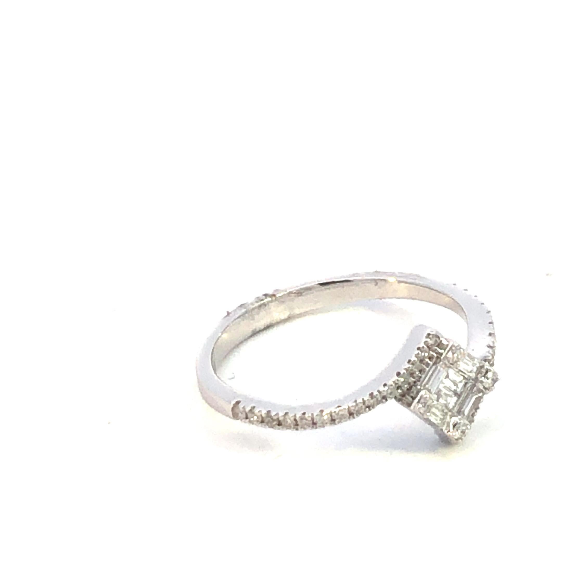 For Sale:  Elegant 0.30ct Diamond Ring in 14K White Gold 3
