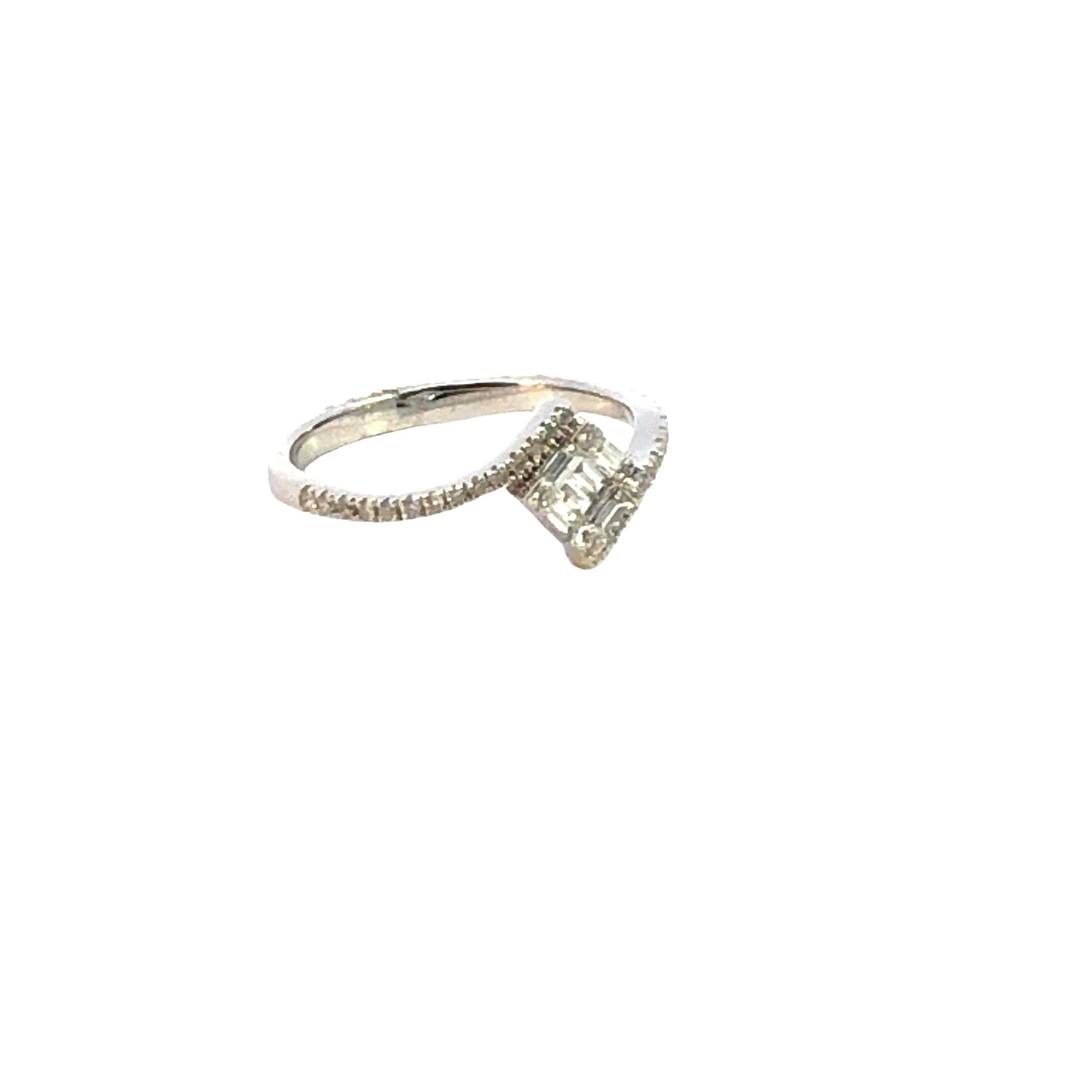 For Sale:  Elegant 0.30ct Diamond Ring in 14K White Gold 7