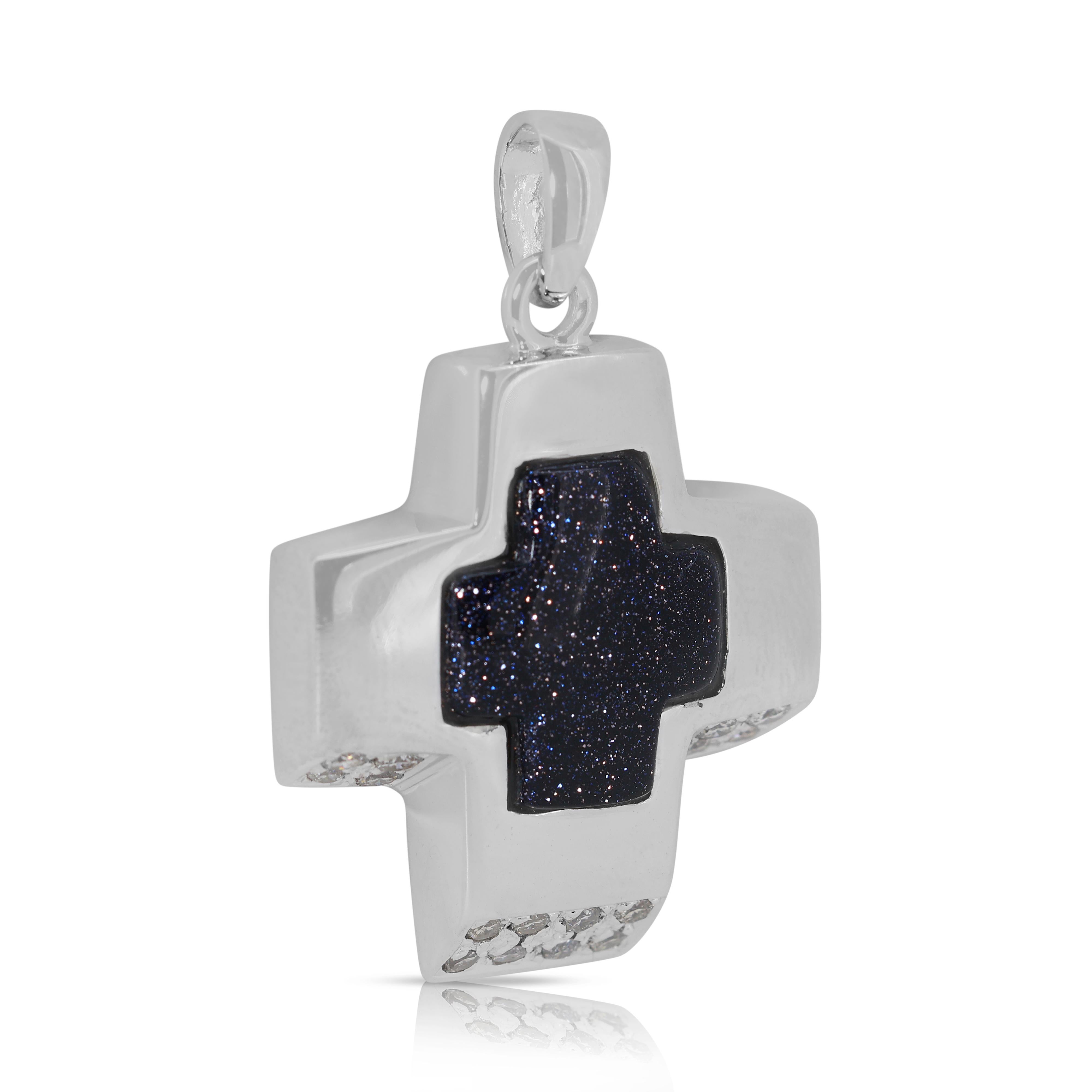 Round Cut Elegant 0.32ct Sandstone Quartz Crystal and Diamonds Pendant in 18K White Gold For Sale