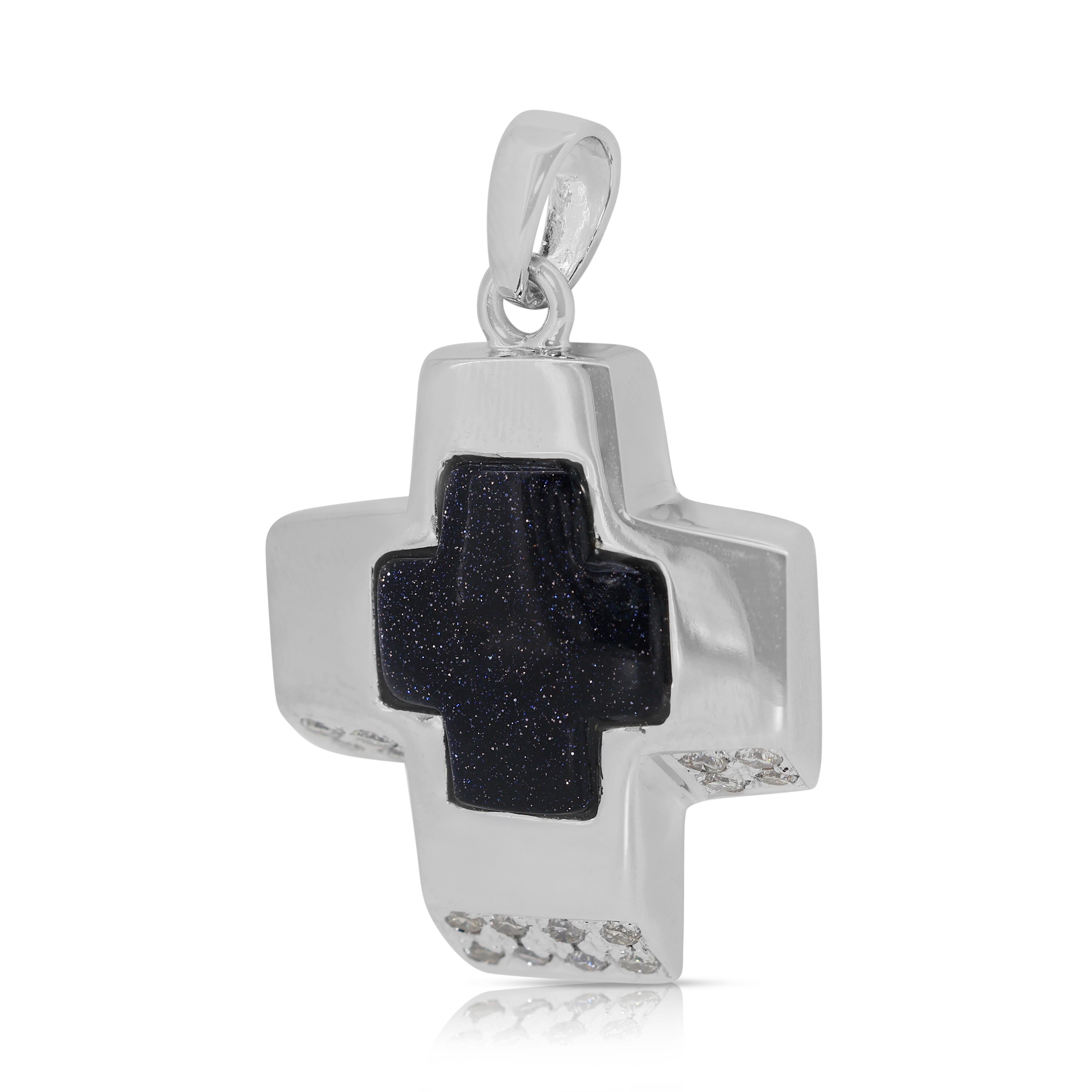 Elegant 0.32ct Sandstone Quartz Crystal and Diamonds Pendant in 18K White Gold In Excellent Condition For Sale In רמת גן, IL