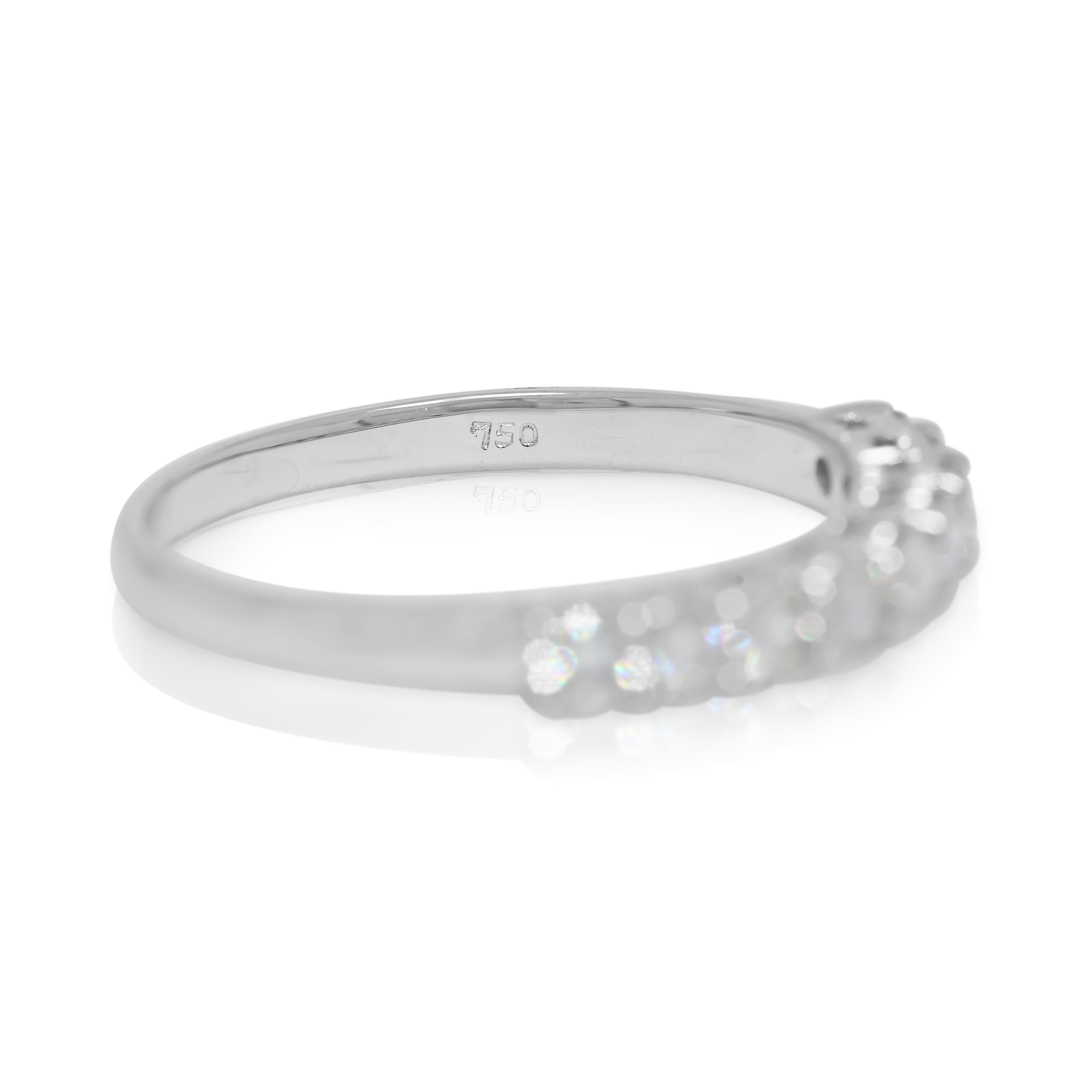 Elegant 0.36ct Natural Diamond Ring in 18K White Gold In Excellent Condition For Sale In רמת גן, IL