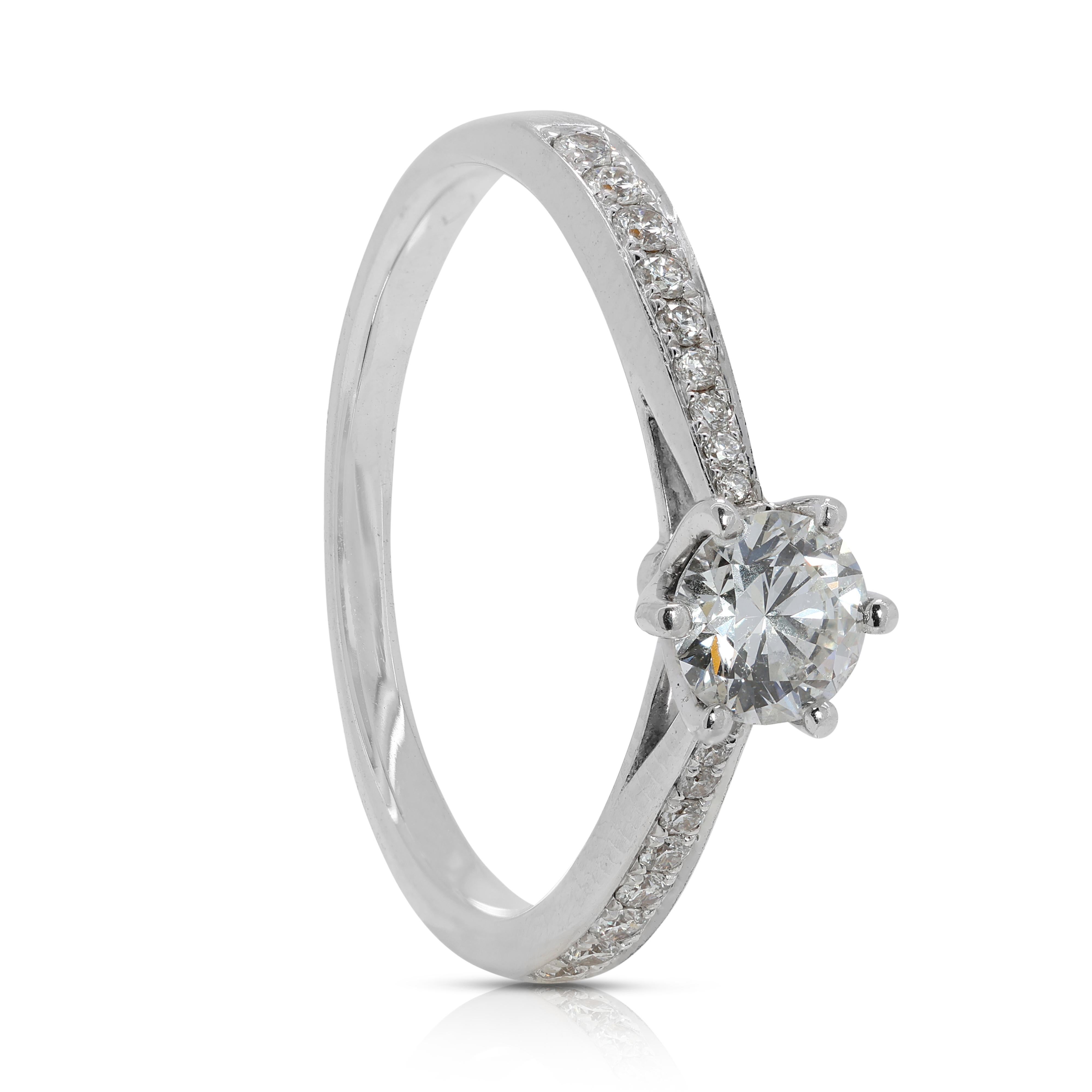 Elegant 0.38ct Natural Diamond Pave Ring in 18K White Gold In Excellent Condition For Sale In רמת גן, IL