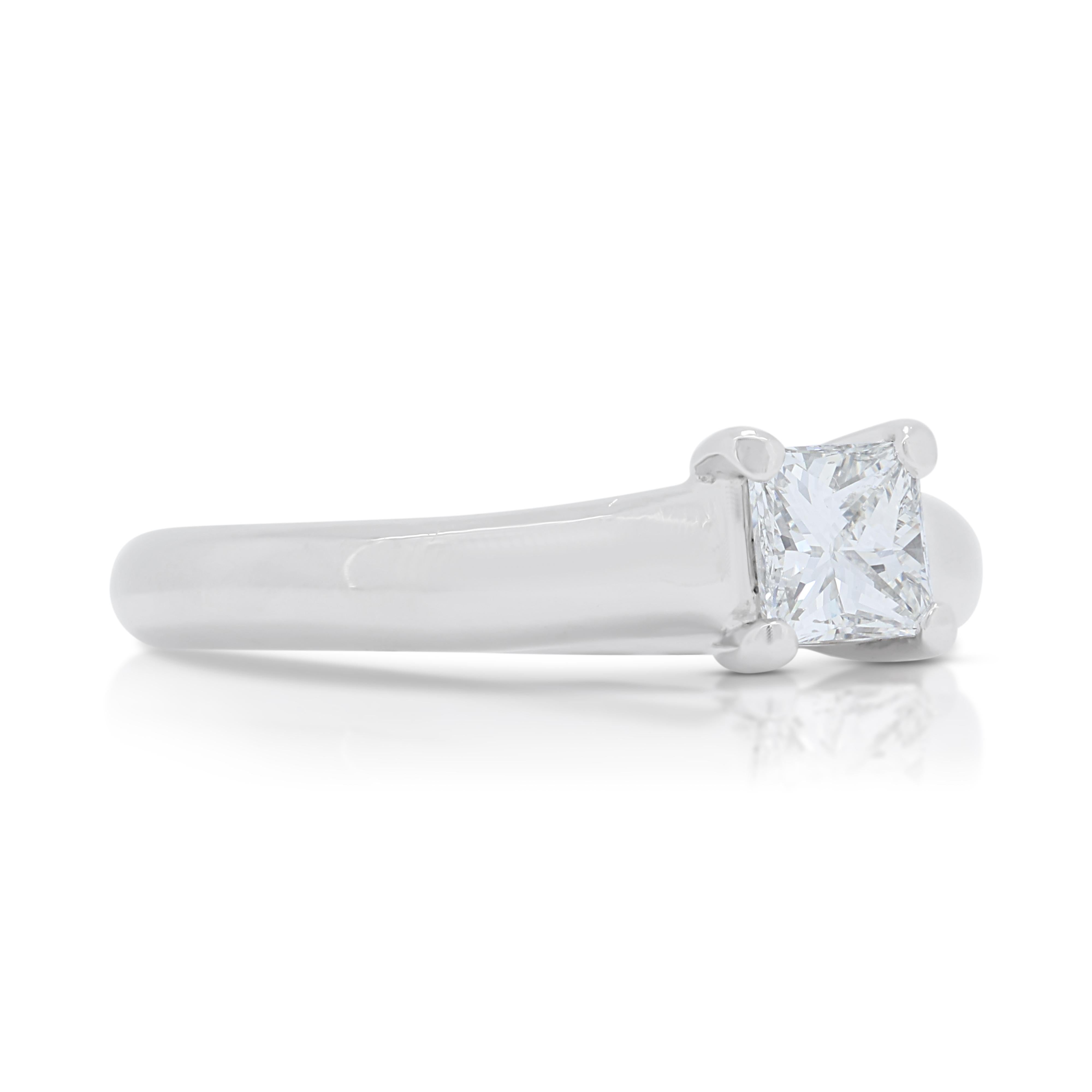 Élégante bague solitaire en or blanc 14 carats avec diamants de 0,40 carat en vente 1