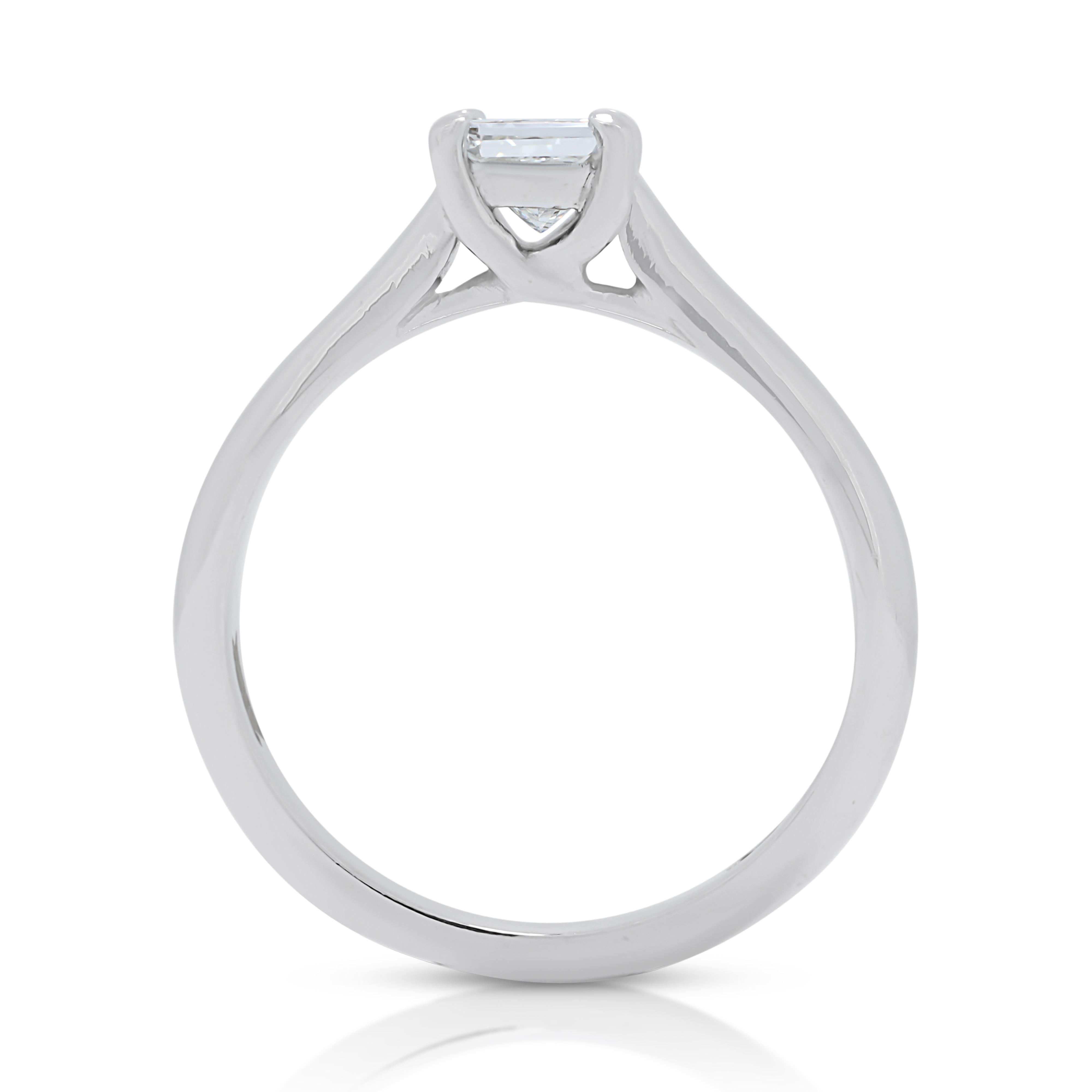 Élégante bague solitaire en or blanc 14 carats avec diamants de 0,40 carat en vente 2