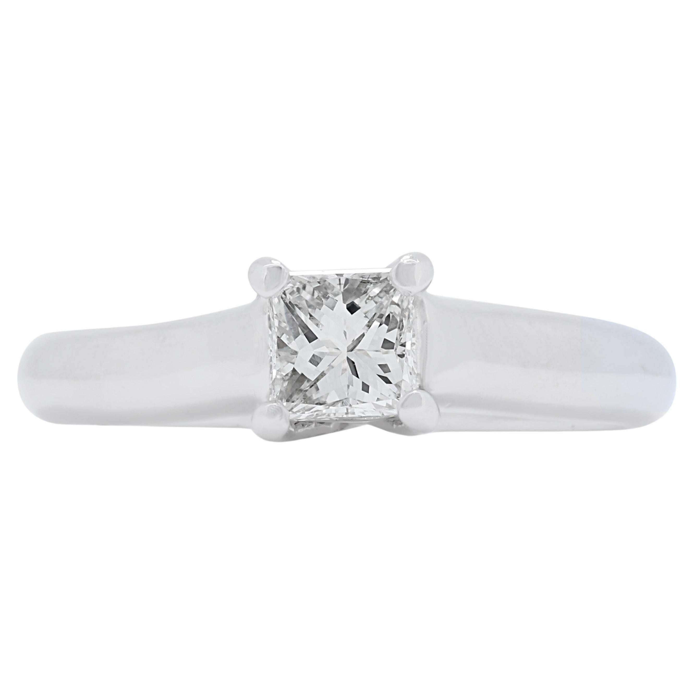 Elegant 0.40ct Diamond Solitaire Ring in 14K White Gold For Sale