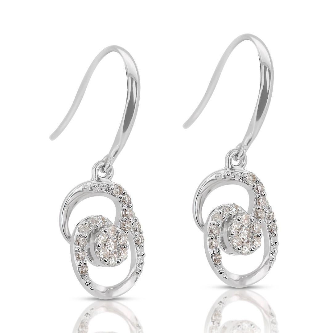 Elegant 0.42ct Drop Diamond Earrings set in Gleaming 18K White Gold In New Condition For Sale In רמת גן, IL