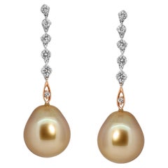 Eleganti orecchini a goccia con perle dei mari del sud e diamanti da 0,52 carati in oro bicolore 18 carati