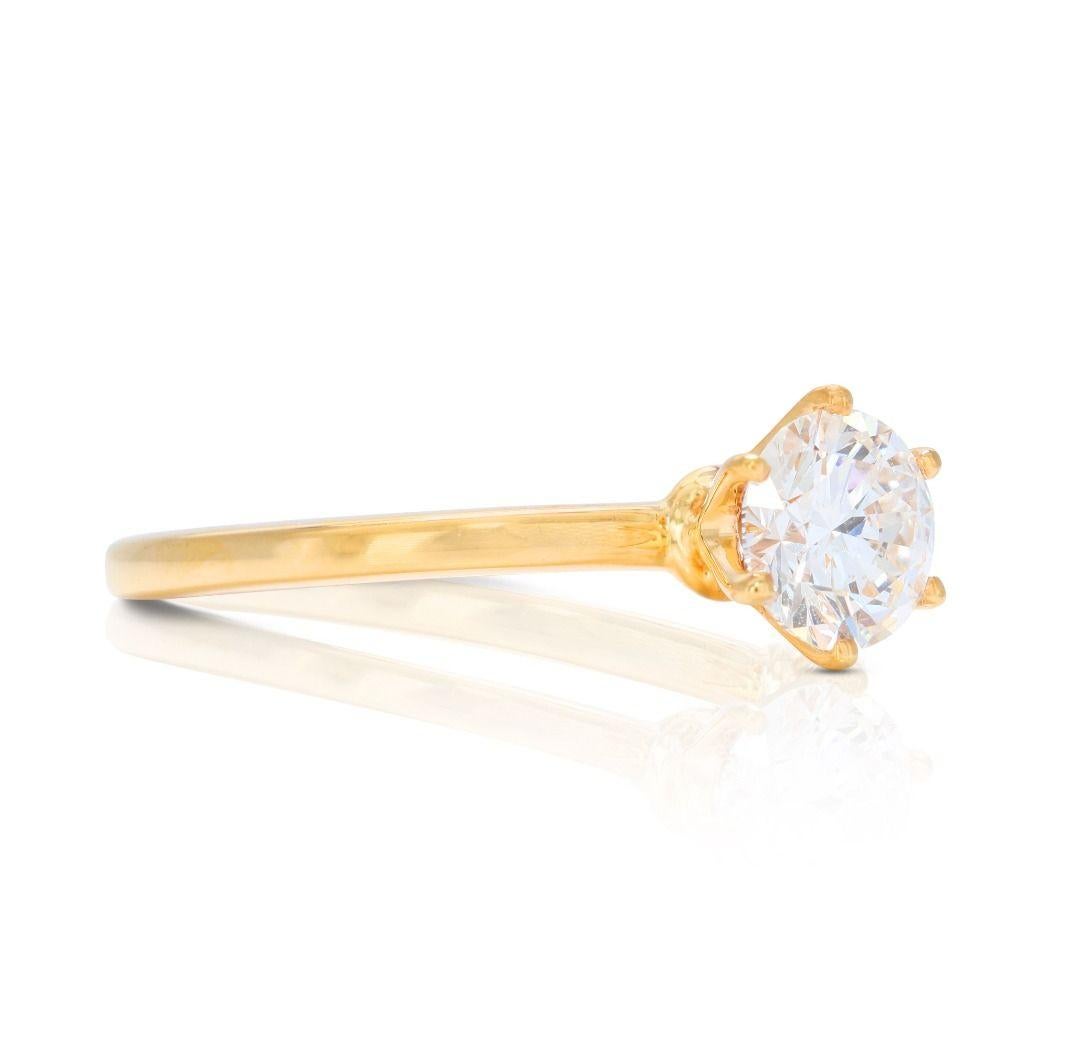Round Cut Elegant 0.55ct Solitaire Diamond Ring set in Beautiful 18K Rose Gold For Sale