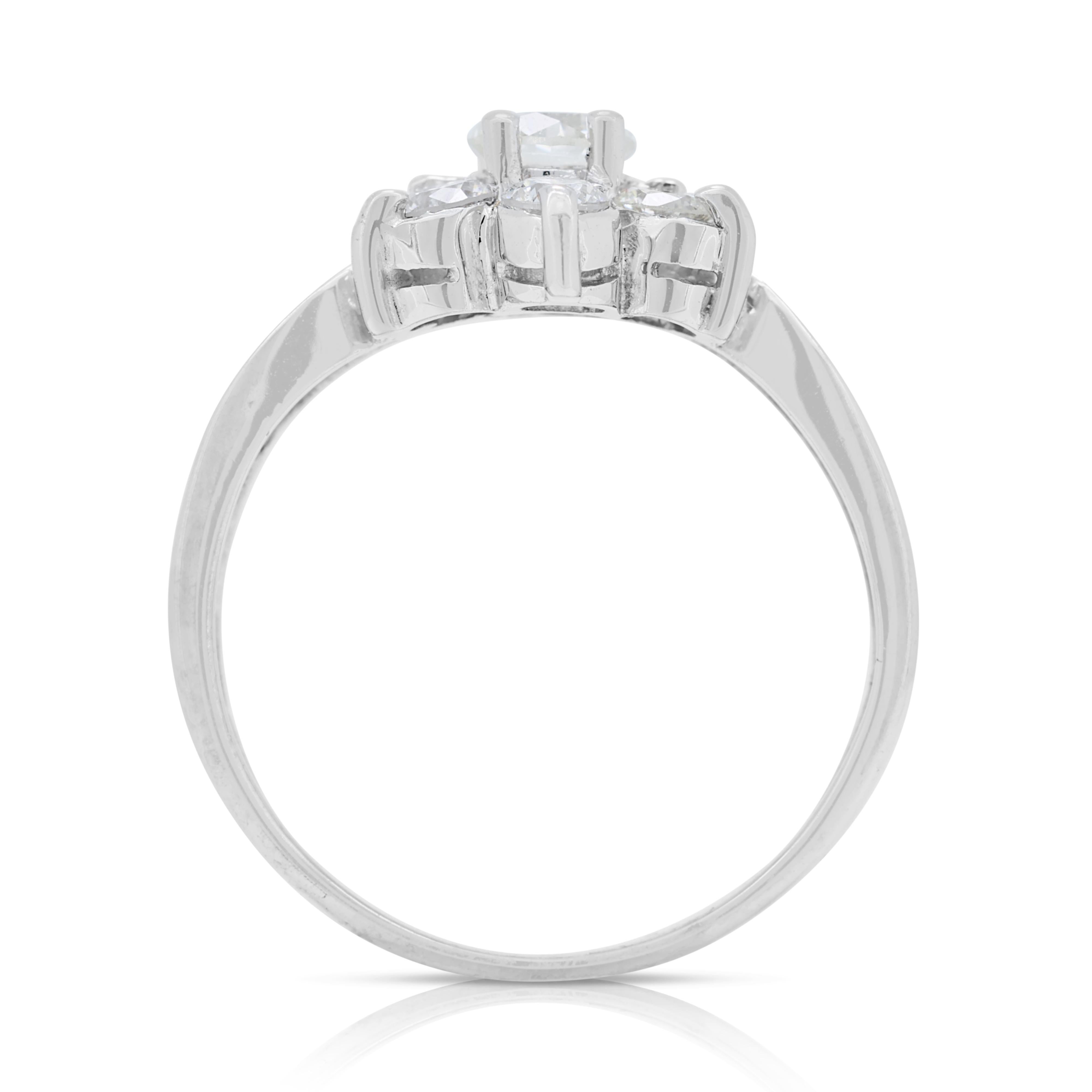 Eleganza di un anello a forma di fiore con diamanti da 0,56 carati in oro bianco 18K in vendita 2