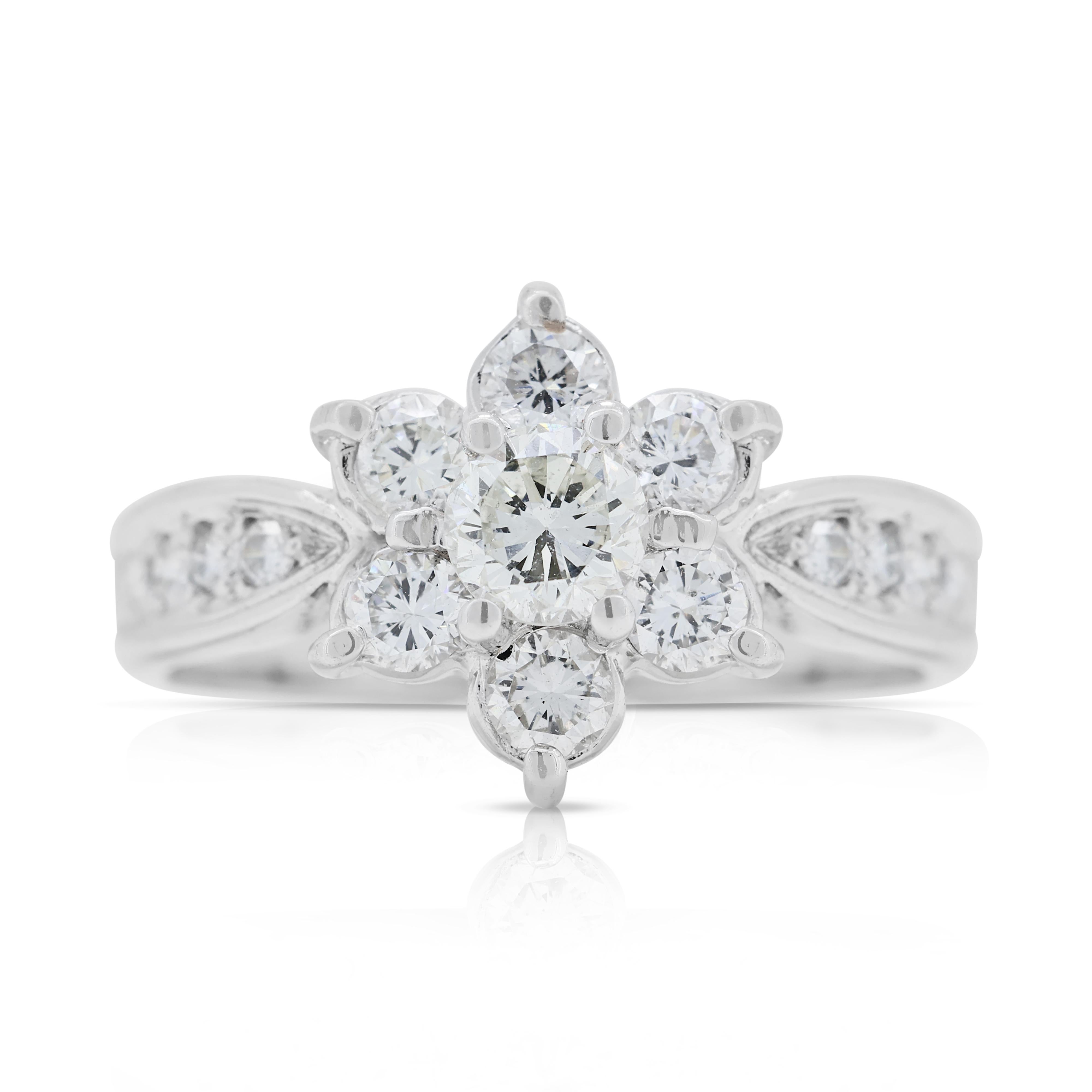 Eleganza di un anello a forma di fiore con diamanti da 0,56 carati in oro bianco 18K in vendita 3