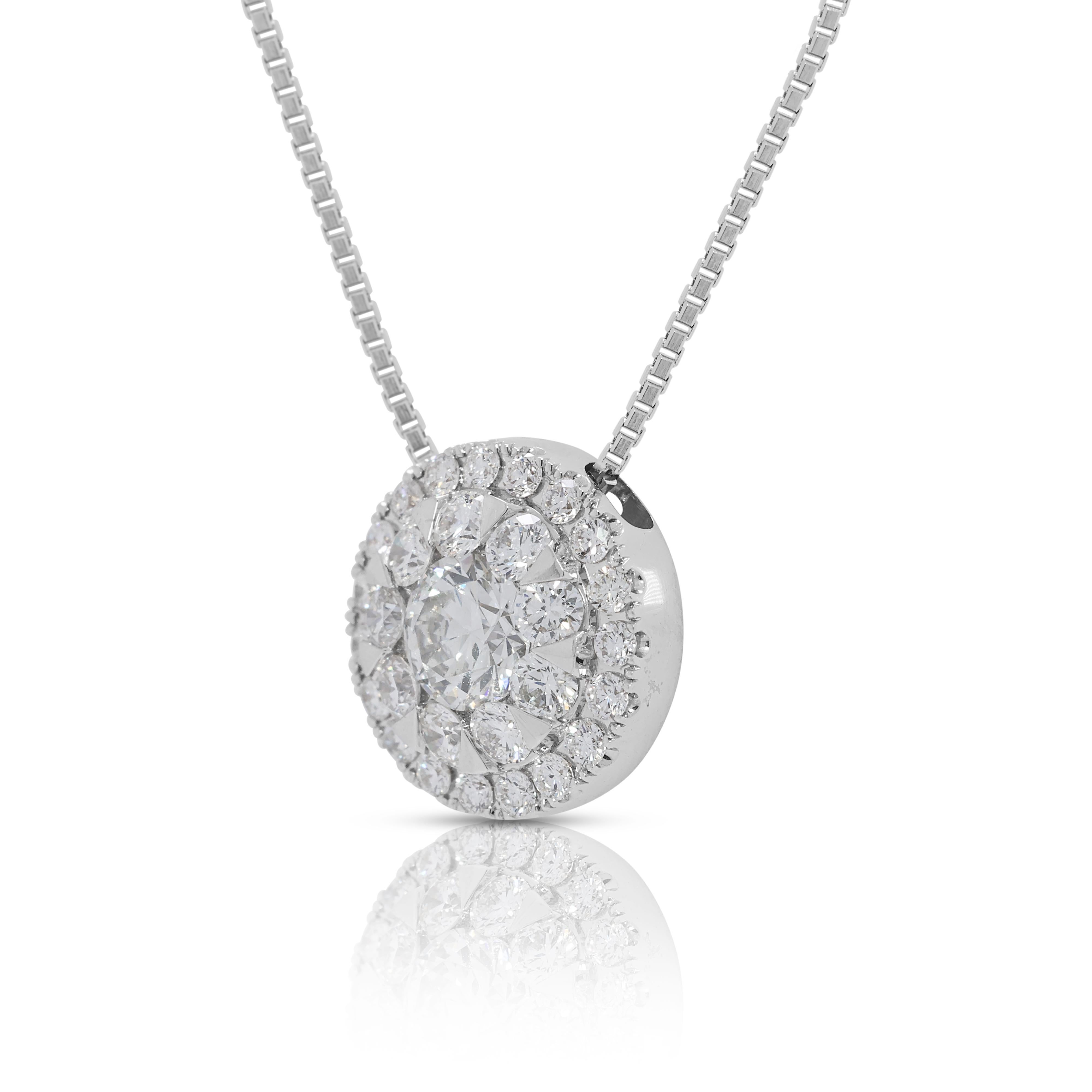 Taille ronde Elegant collier halo en or blanc 14 carats et diamant naturel de 0,59 ct. en vente