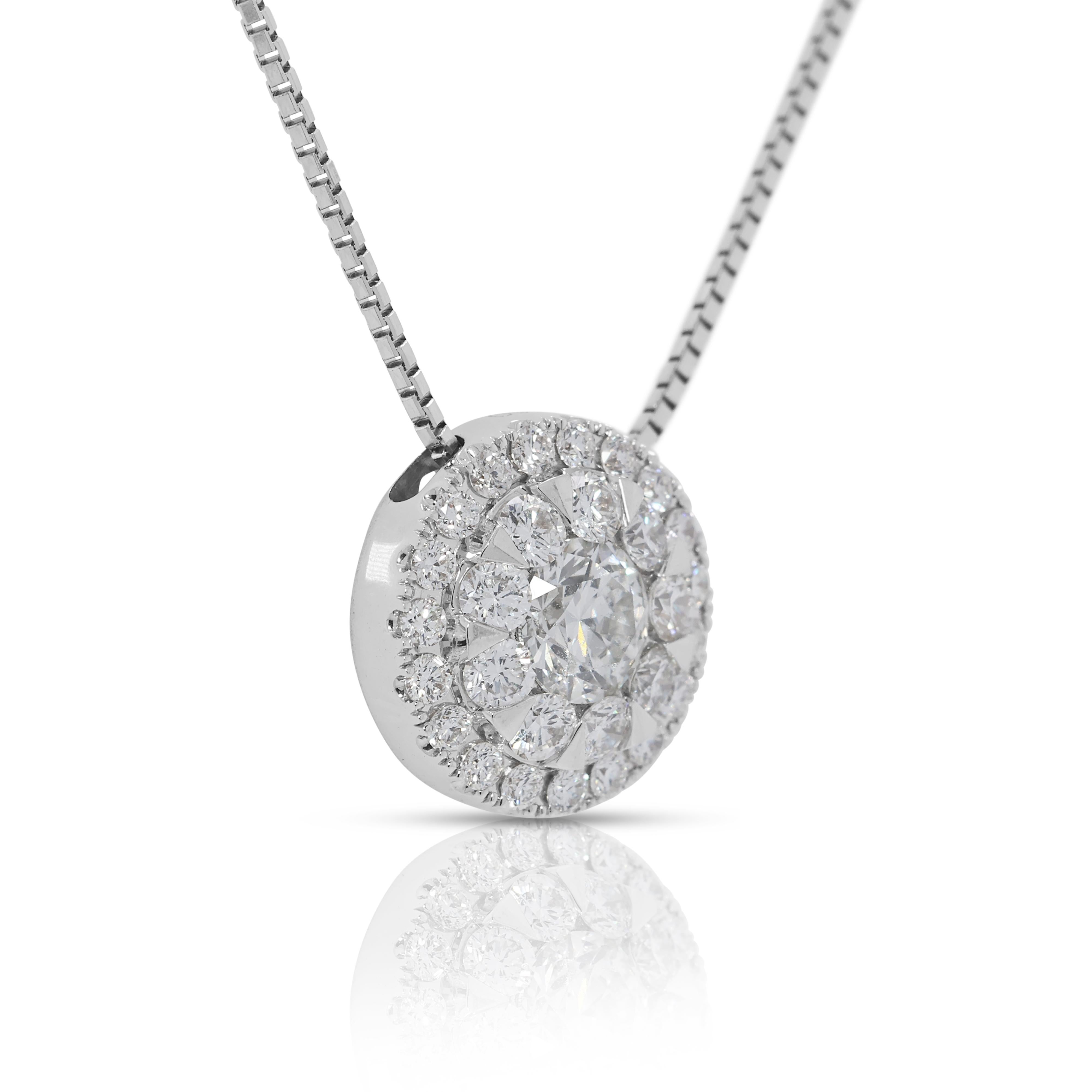 Elegant collier halo en or blanc 14 carats et diamant naturel de 0,59 ct. Excellent état - En vente à רמת גן, IL