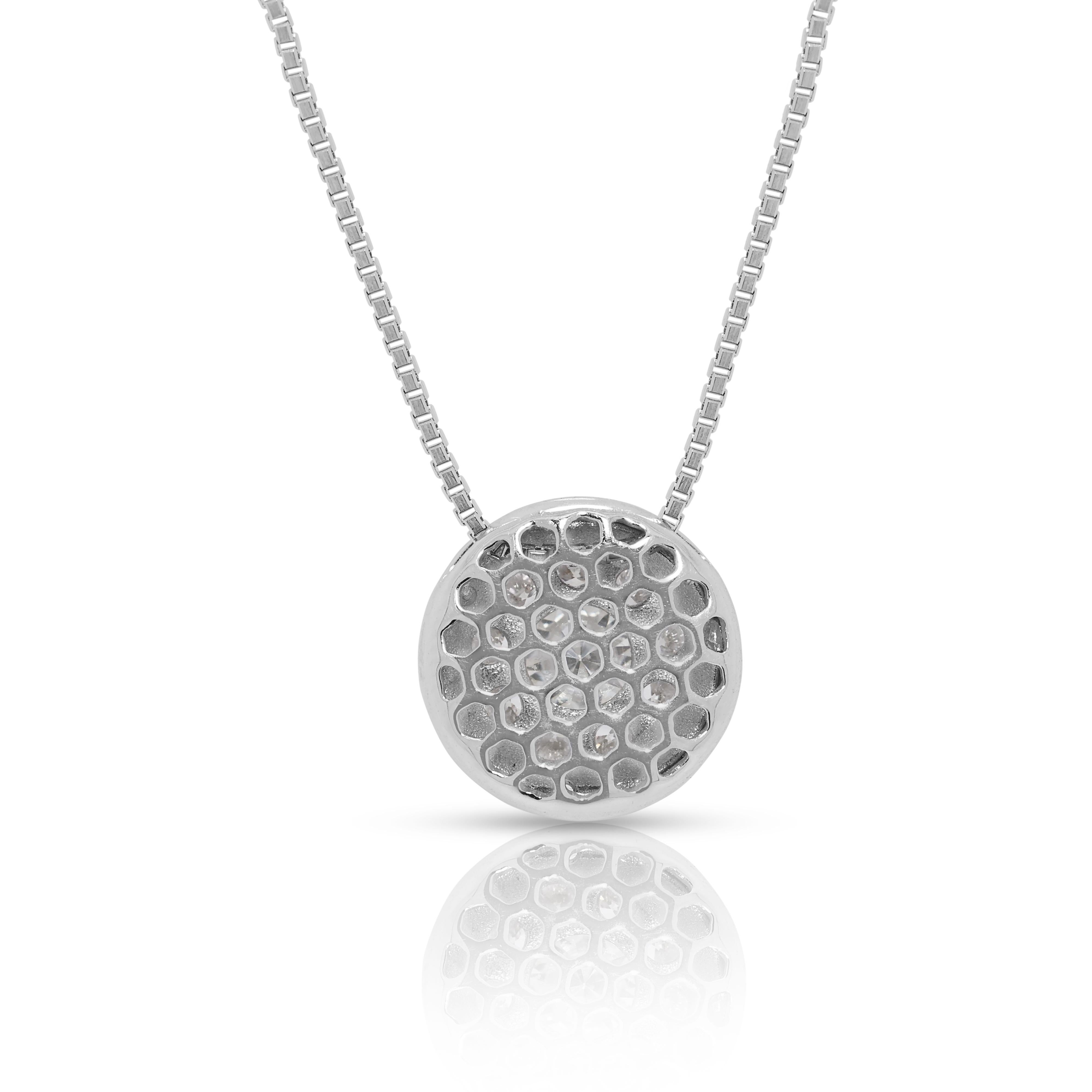 Elegant collier halo en or blanc 14 carats et diamant naturel de 0,59 ct. en vente 1