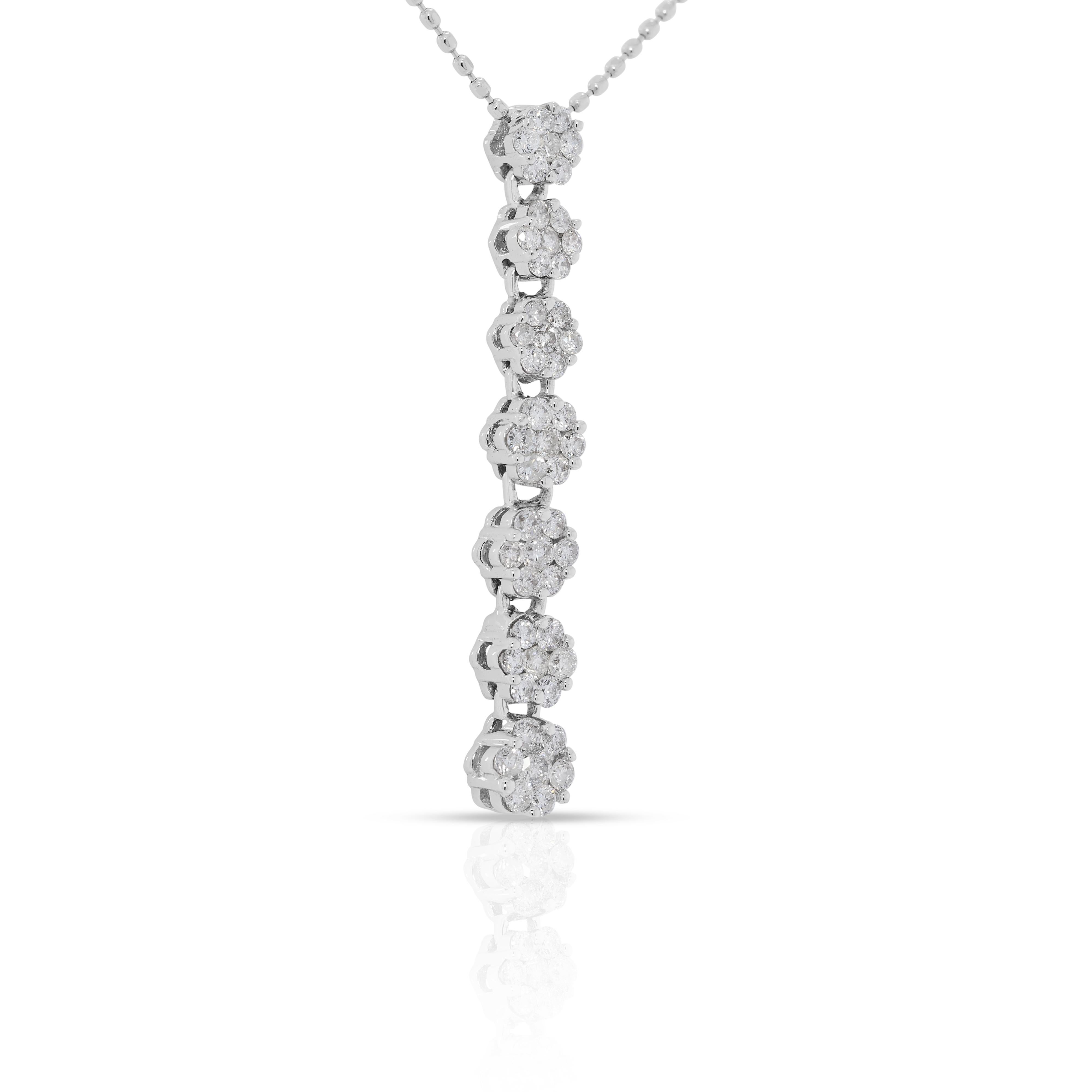 Elegant pendentif en or blanc 18 carats serti d'un diamant naturel de 0,5 ct. Pour femmes en vente