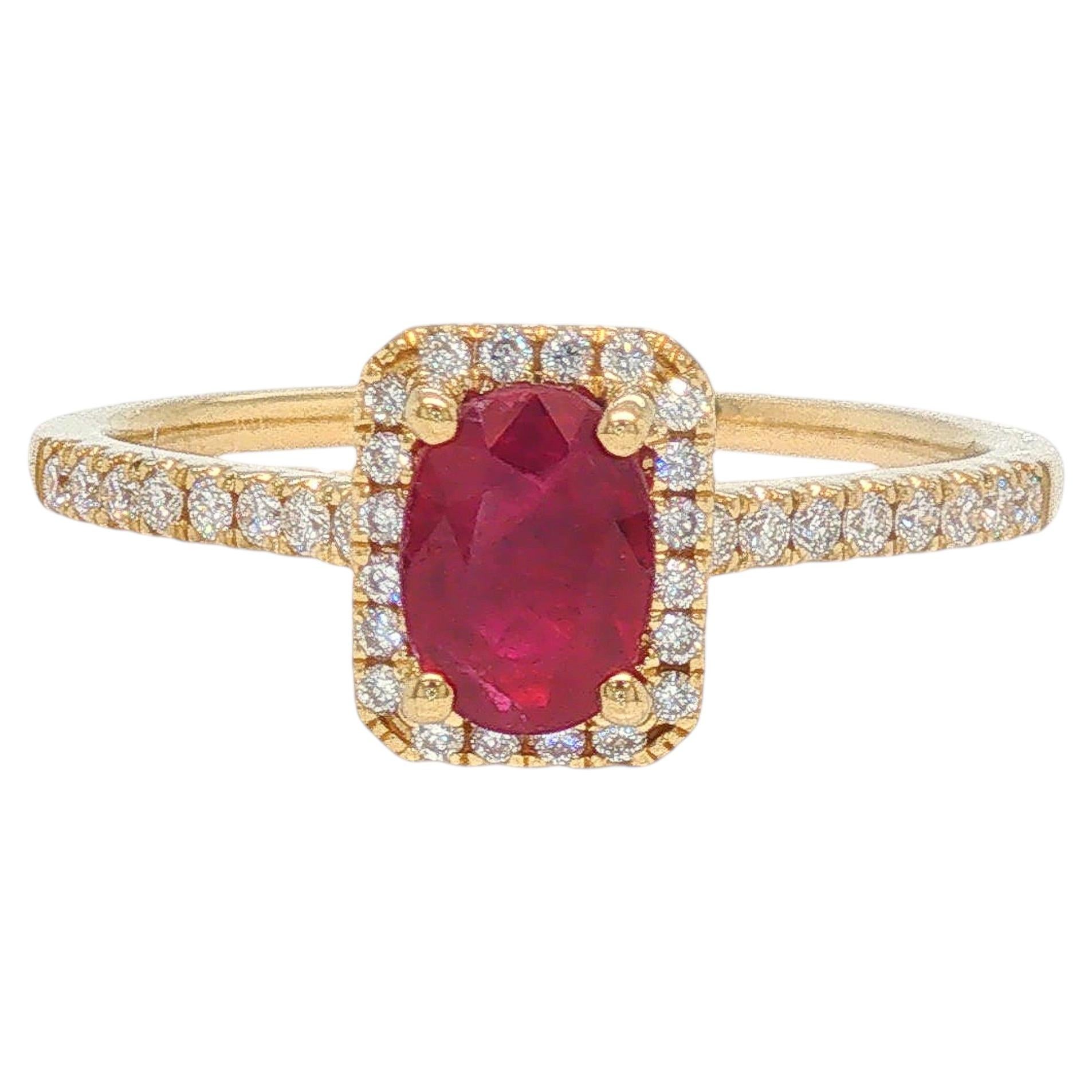 Élégante bague en or jaune 18 carats avec un rubis ovale de 0,62 ct entouré d'un halo de diamants