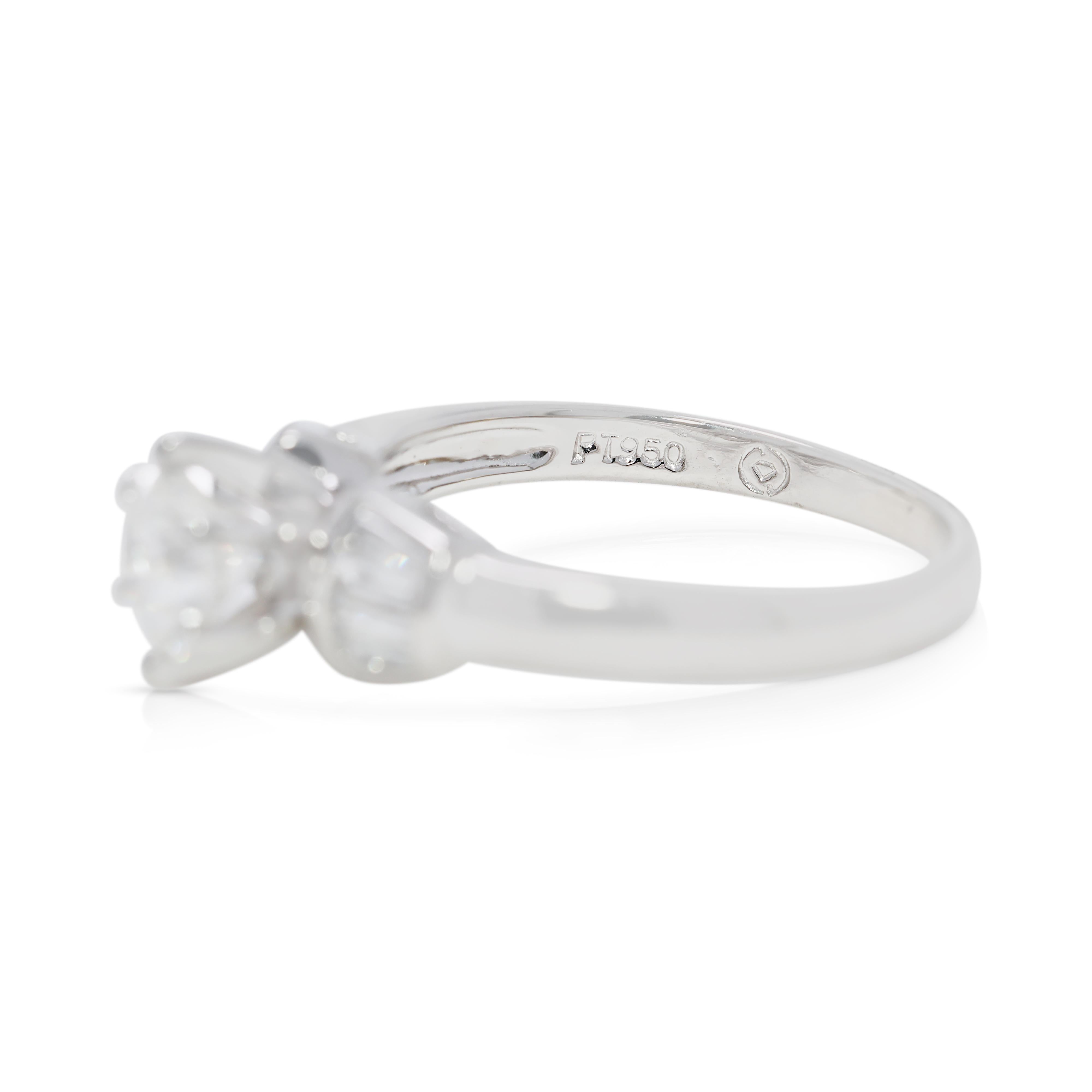 Elegant 0.64ct Natural Diamond Platinum Ring In Excellent Condition For Sale In רמת גן, IL