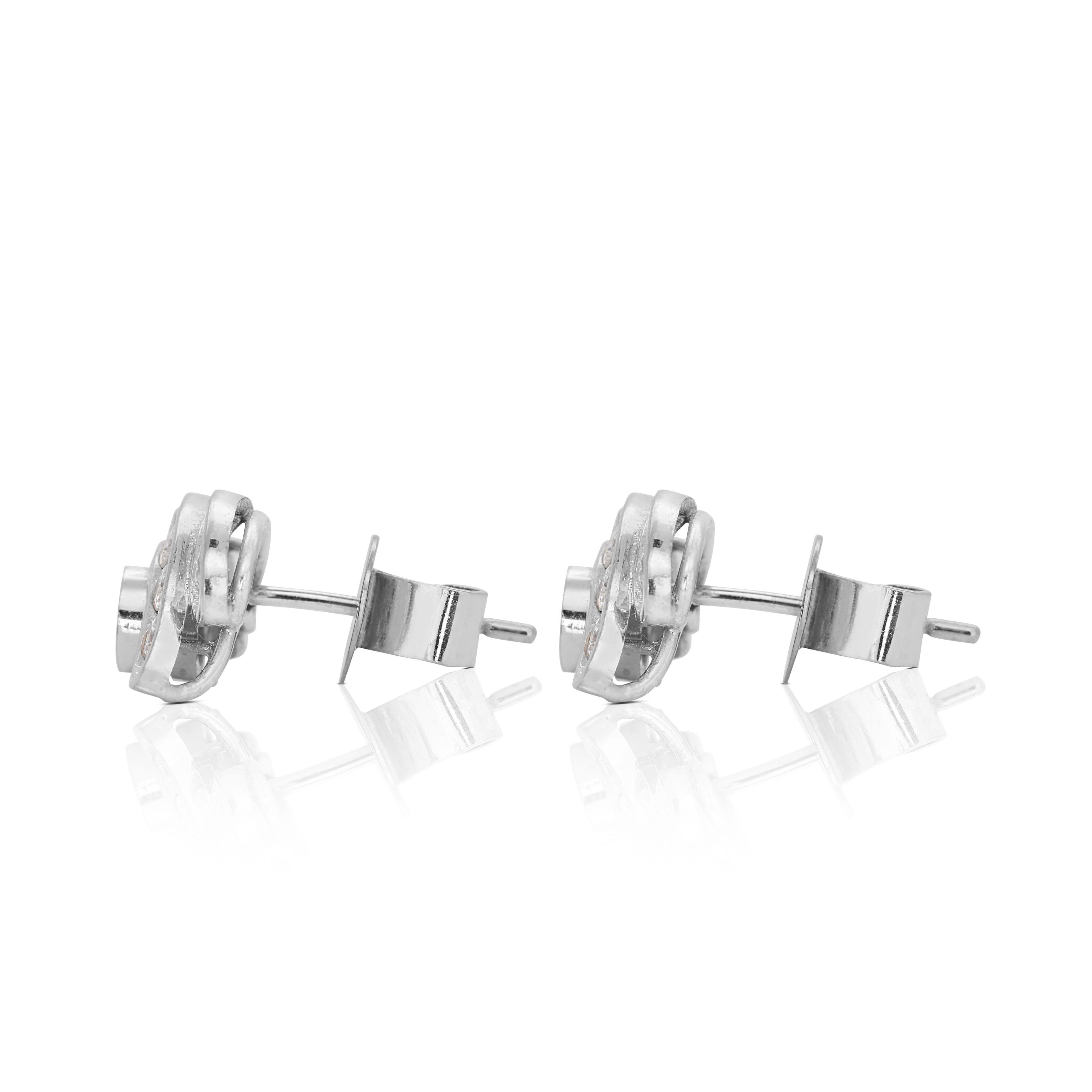 Elegant 0.66ct Diamond Earrings in 14K White Gold For Sale 1