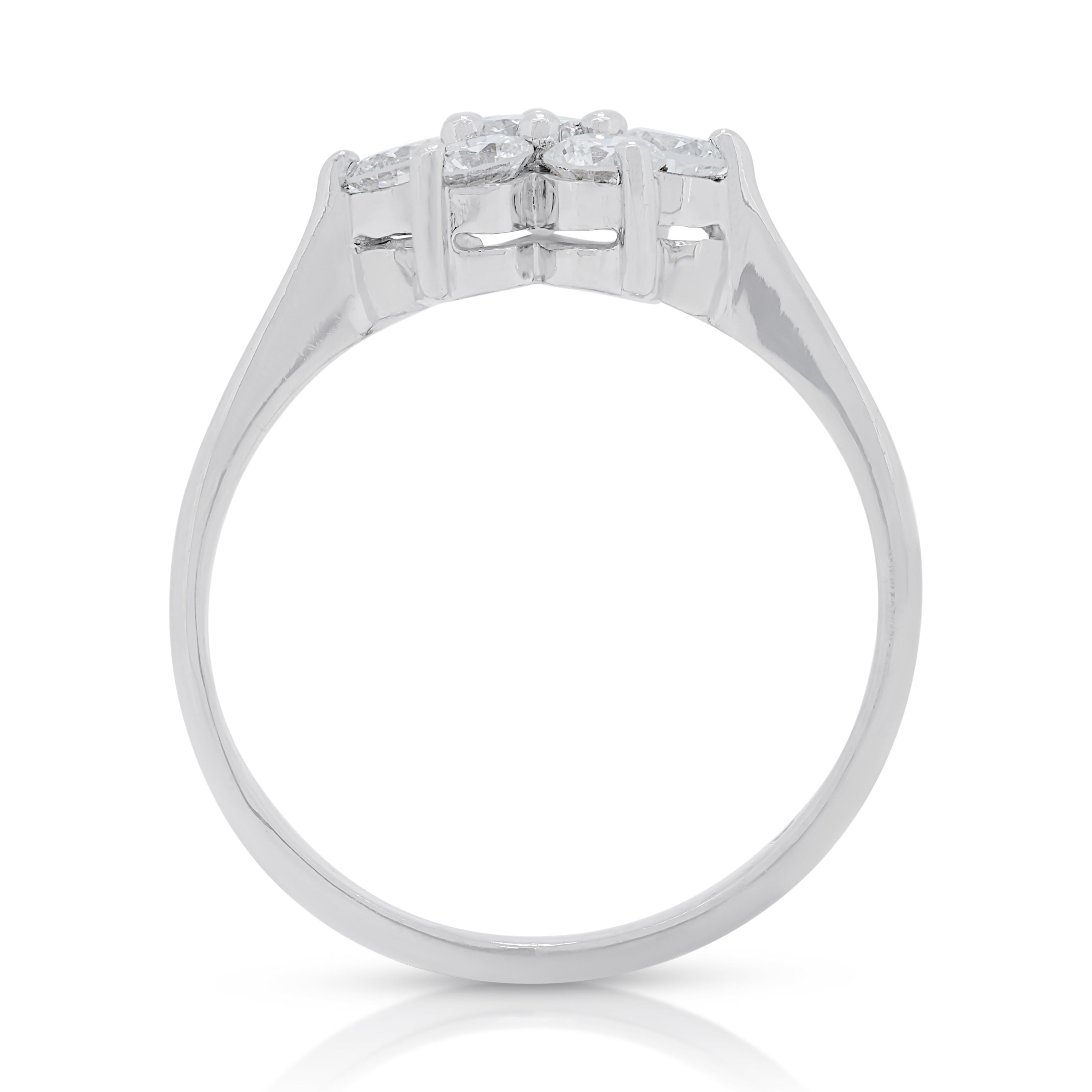 Eleganter 0,68 Karat Diamant-Blumenring aus 18 Karat Weißgold Damen im Angebot