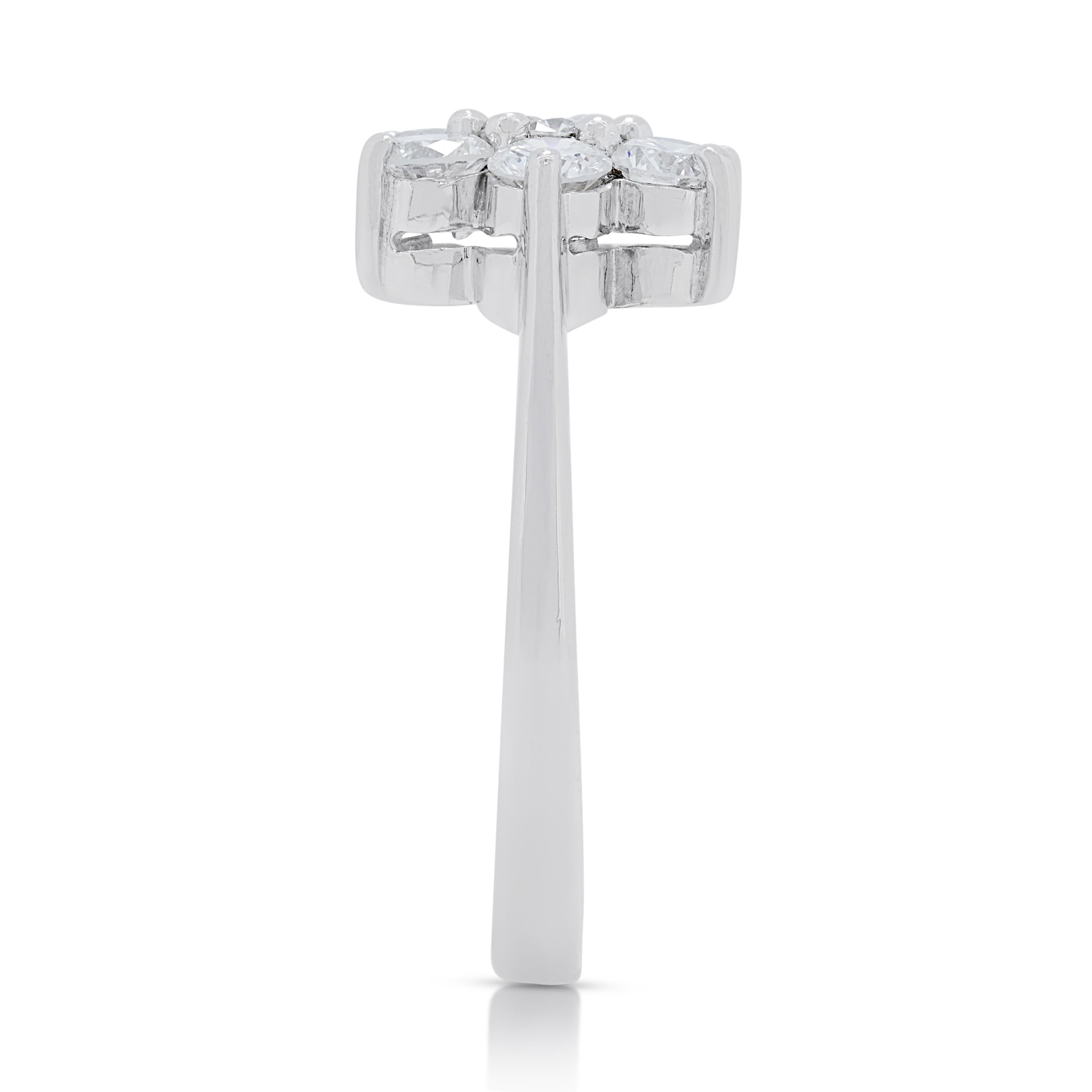 Eleganter 0,68 Karat Diamant-Blumenring aus 18 Karat Weißgold im Angebot 1
