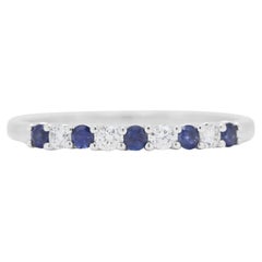 Élégante bague en or blanc 18 carats avec saphir 0,6 carat et diamants