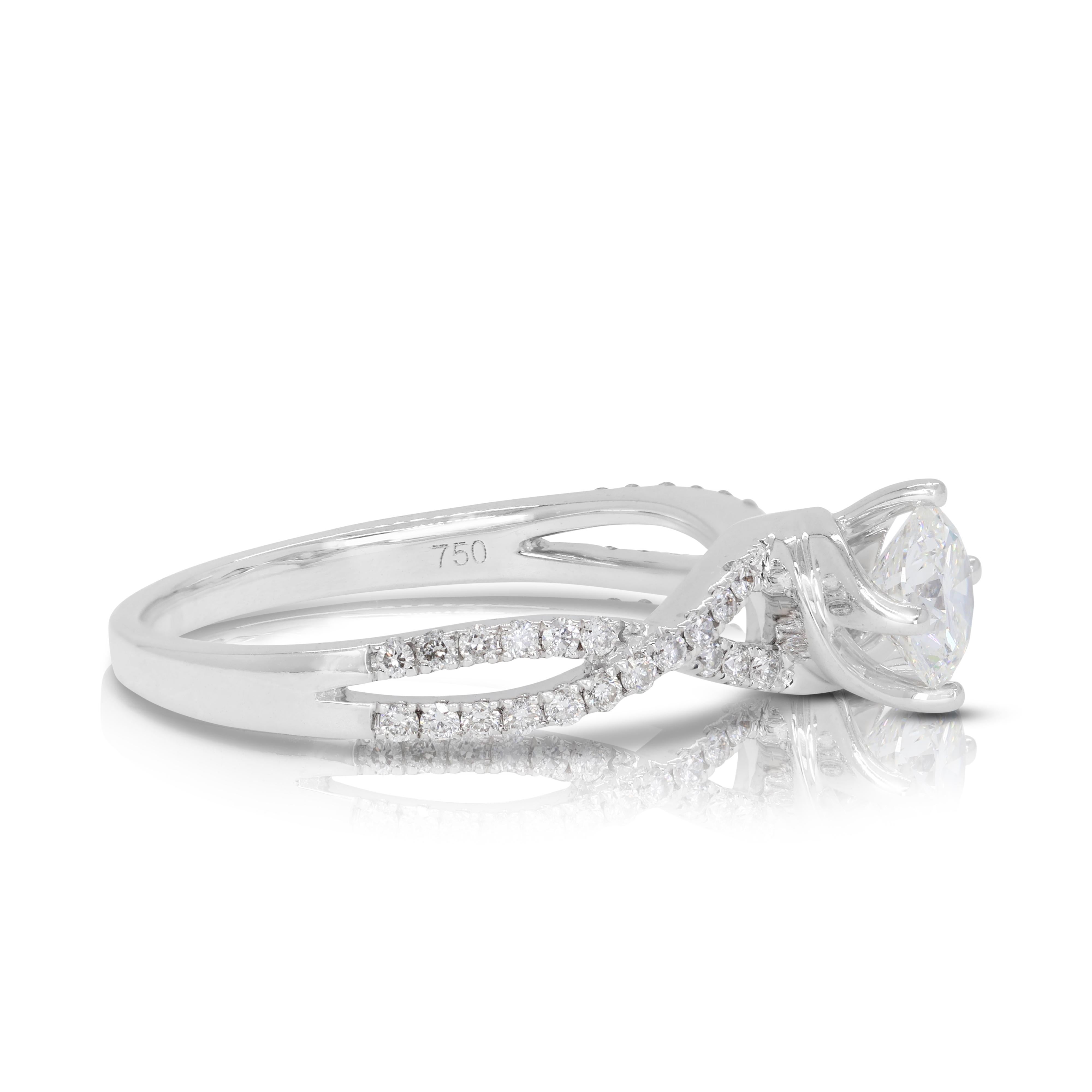 Elegant 0.70ct Diamond Halo Ring set in 18K White Gold For Sale 2
