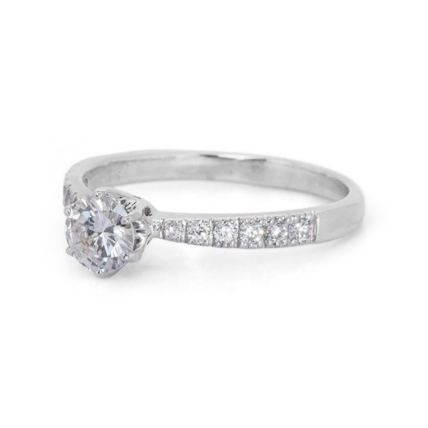 Round Cut Elegant 0.72 Carat Round Diamond Ring For Sale
