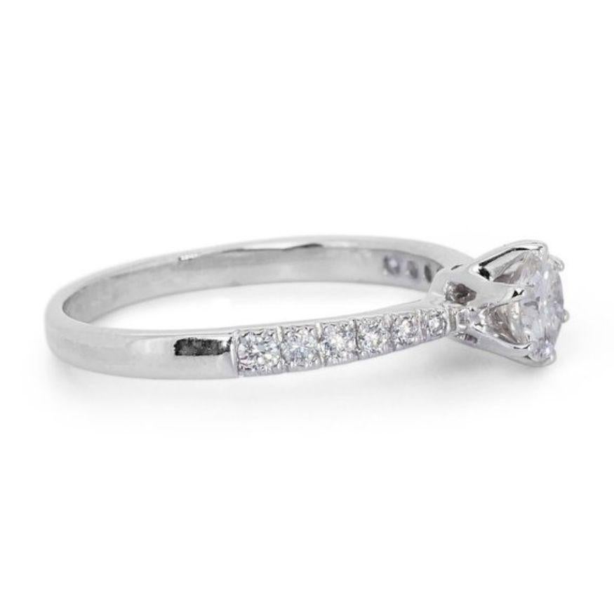 Elegant 0.72 Carat Round Diamond Ring In New Condition For Sale In רמת גן, IL