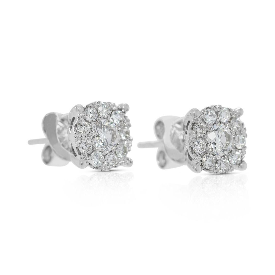 Elegant 0.72ct Halo Stud Natural Diamond Earrings in 14K White Gold Corte redondo en venta