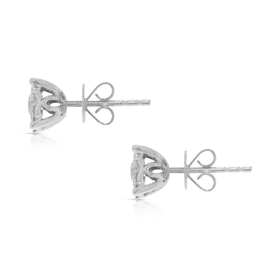 Femenino o masculino Elegant 0.72ct Halo Stud Natural Diamond Earrings in 14K White Gold en venta
