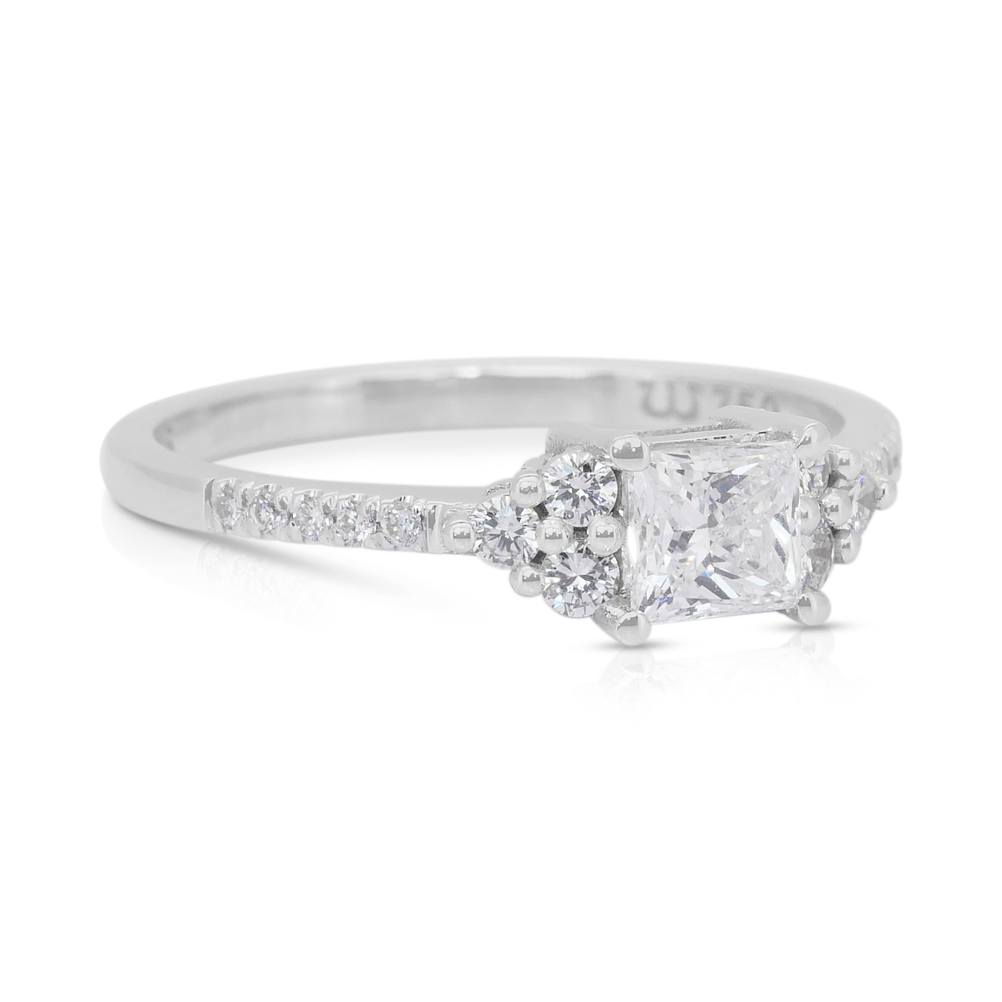 Elegant 0.75ct Diamonds Pave Ring in 18k White Gold - IGI Certified Corte princesa en venta