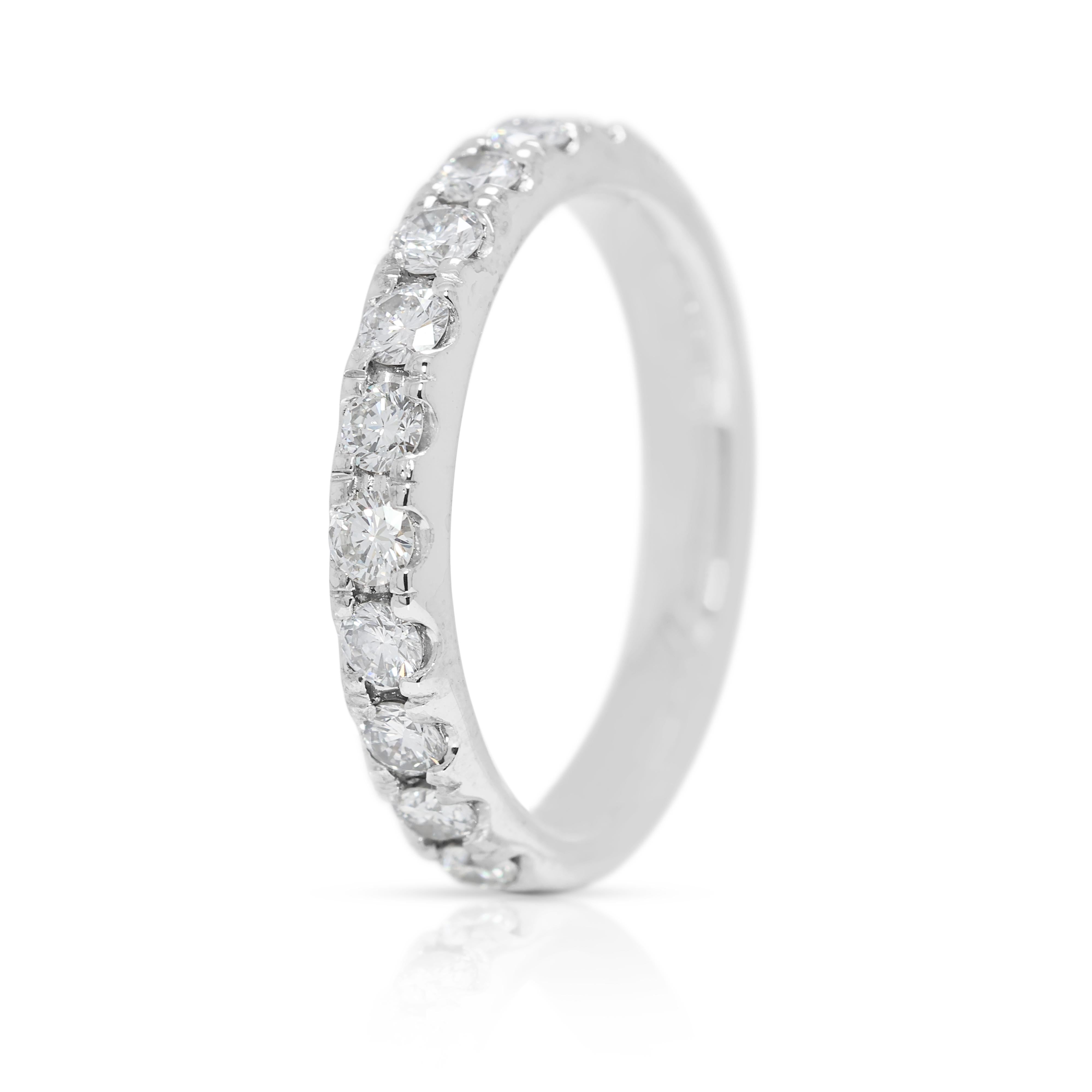 Elegante bague en or blanc 18 carats ornée d'un diamant naturel de 0,75 ct. en vente 1