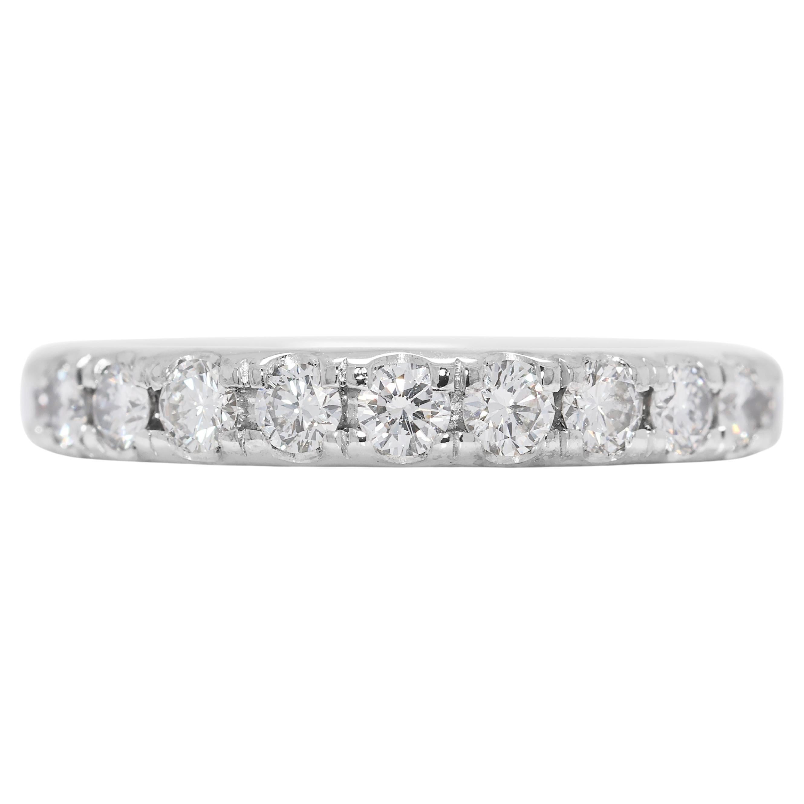 Elegante bague en or blanc 18 carats ornée d'un diamant naturel de 0,75 ct.