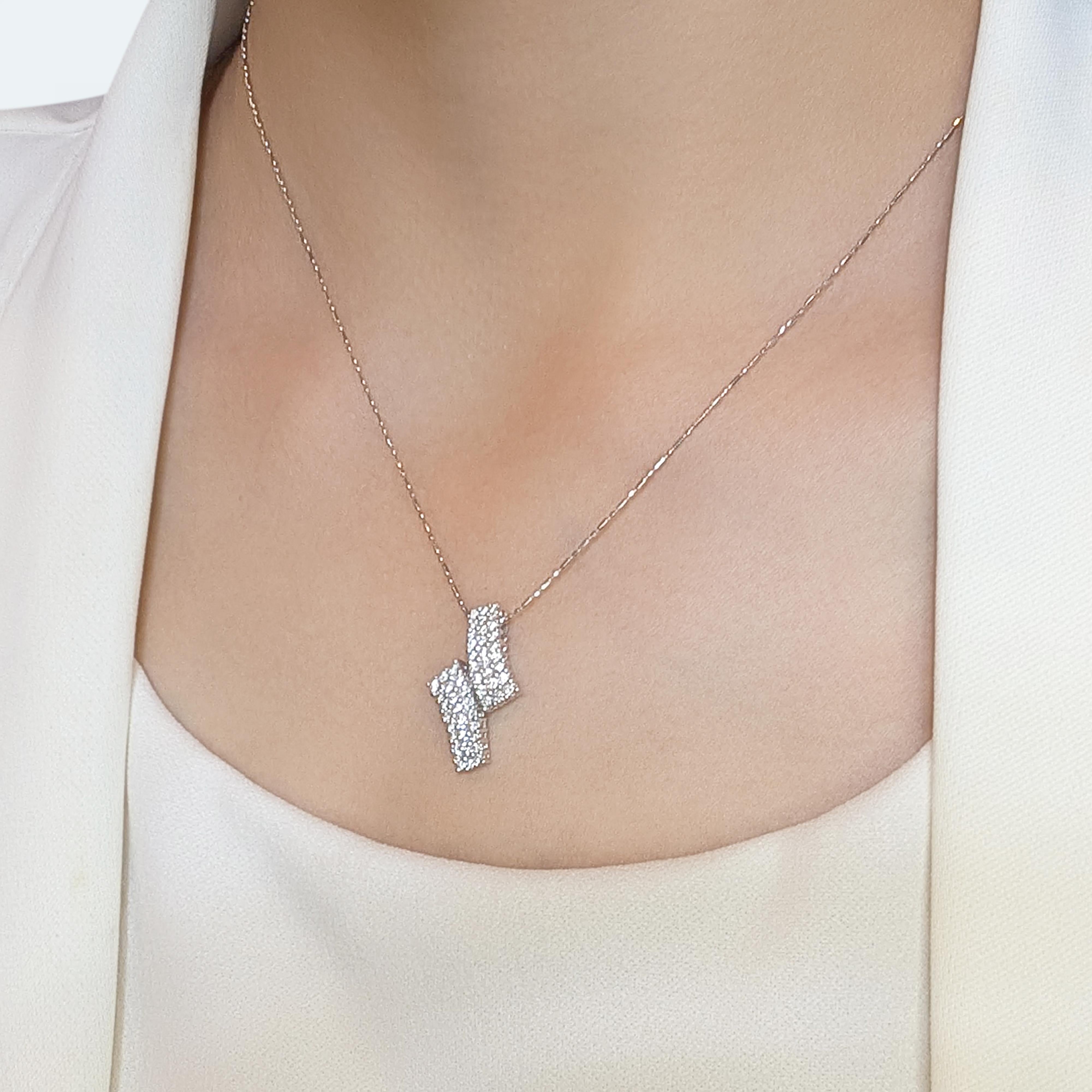 Elegante Colgante de Diamantes Naturales de 0,81ct en Oro Blanco de 18K en venta 2