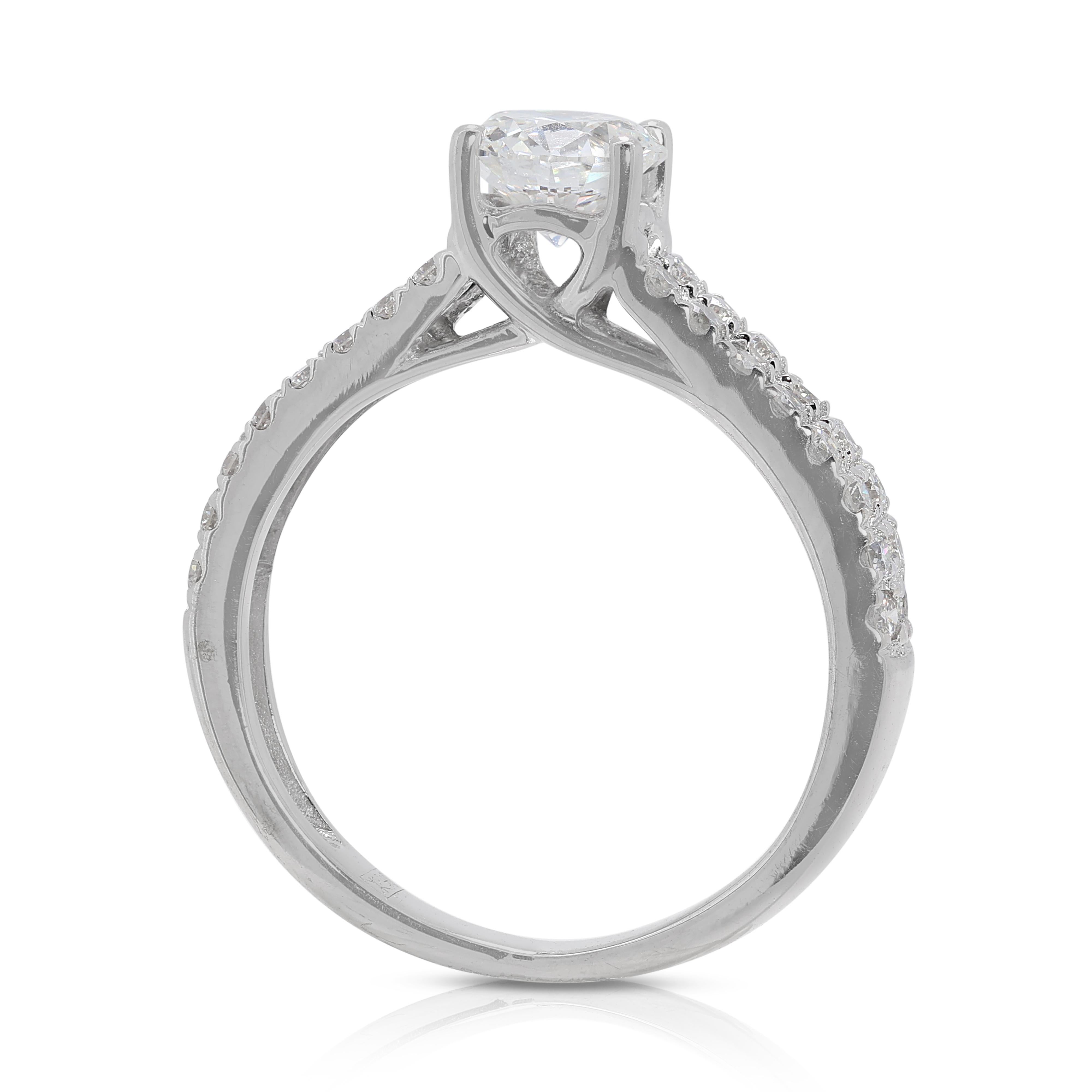 Elegant 0.82 carat Natural Diamond Pave Ring in 18K White Gold For Sale 1