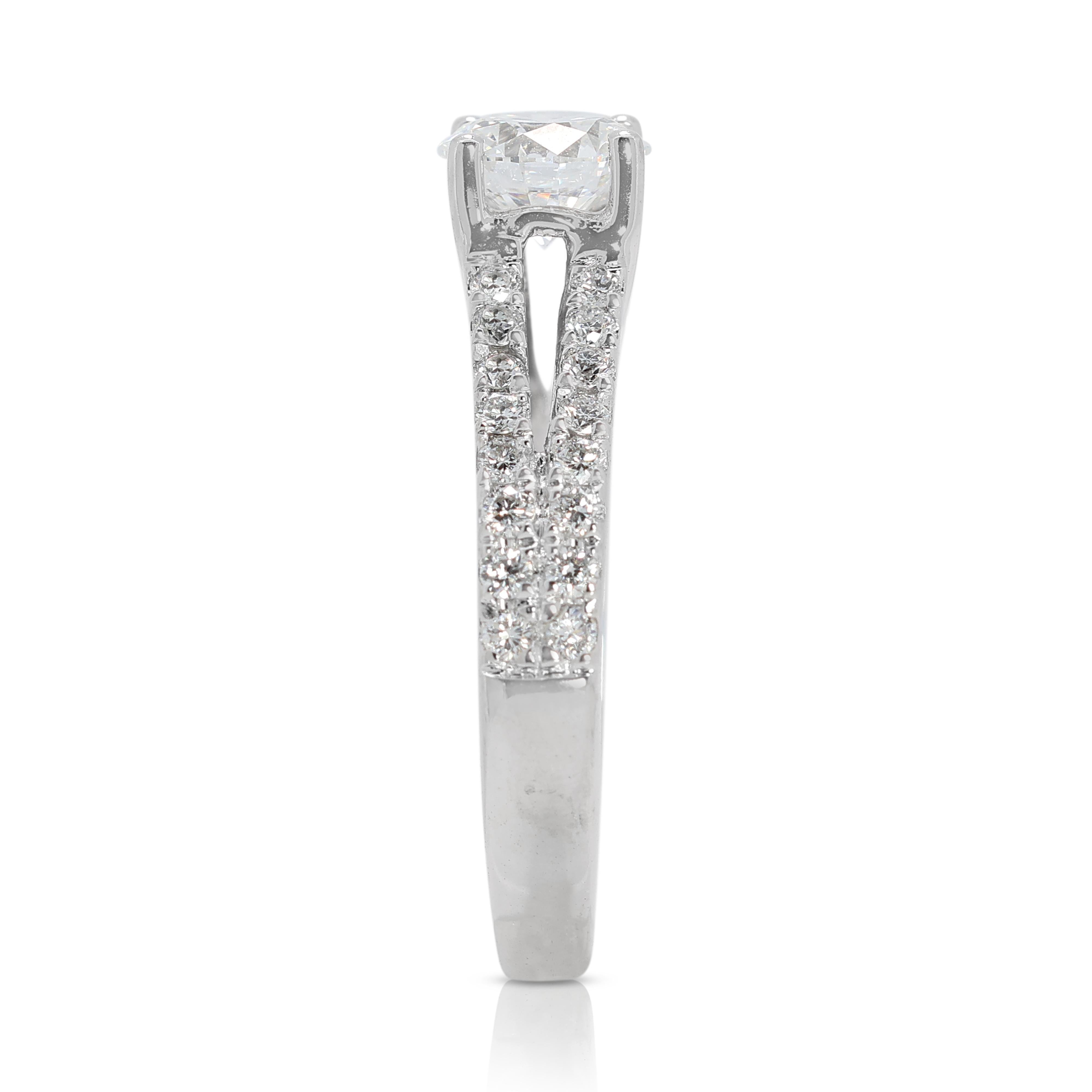 Elegant 0.82 carat Natural Diamond Pave Ring in 18K White Gold For Sale 2