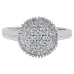 Elegante anillo de diamantes de 0,83 ct en oro blanco de 18 quilates 