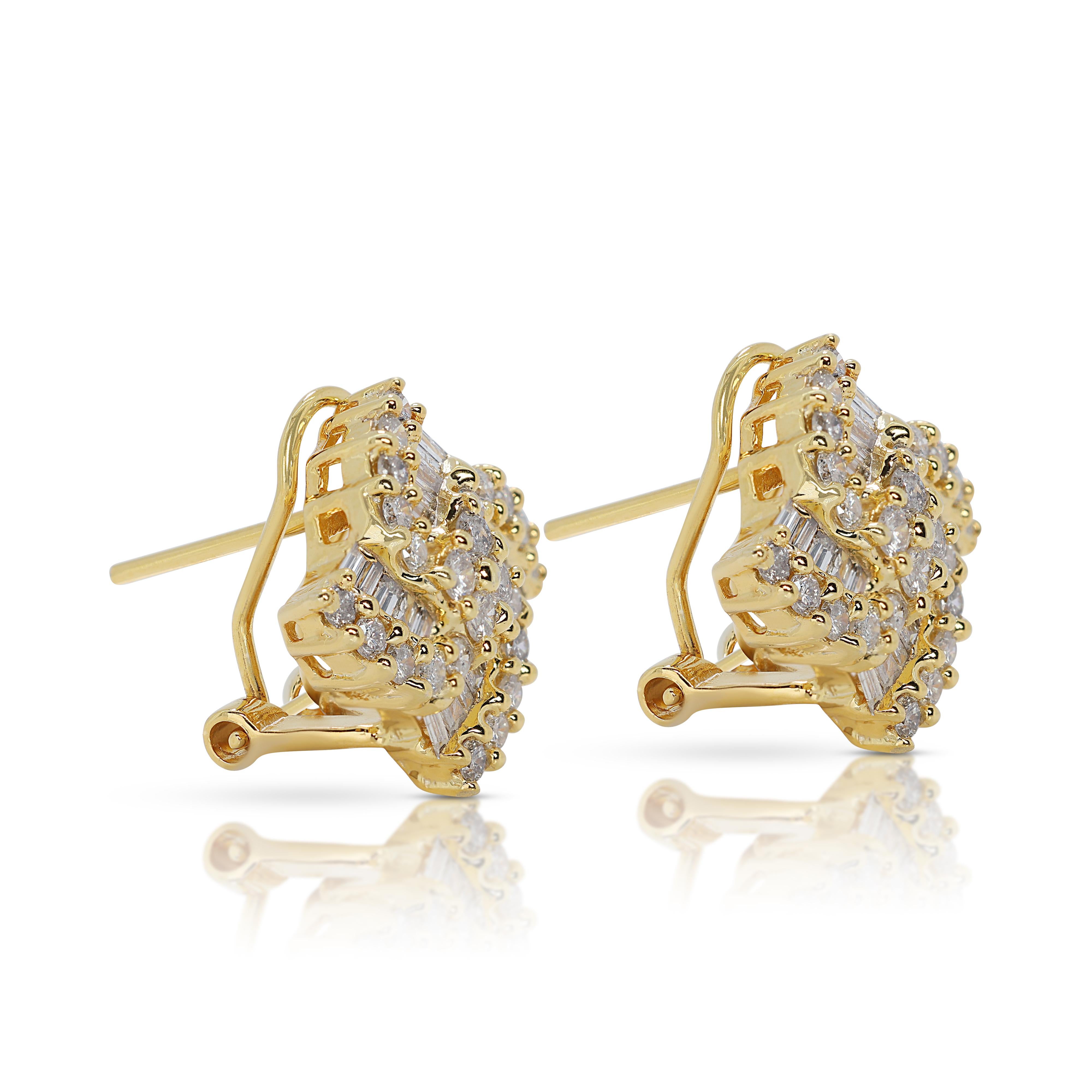 Round Cut Elegant 0.84ct Diamonds Earrings in 18K Yellow Gold For Sale