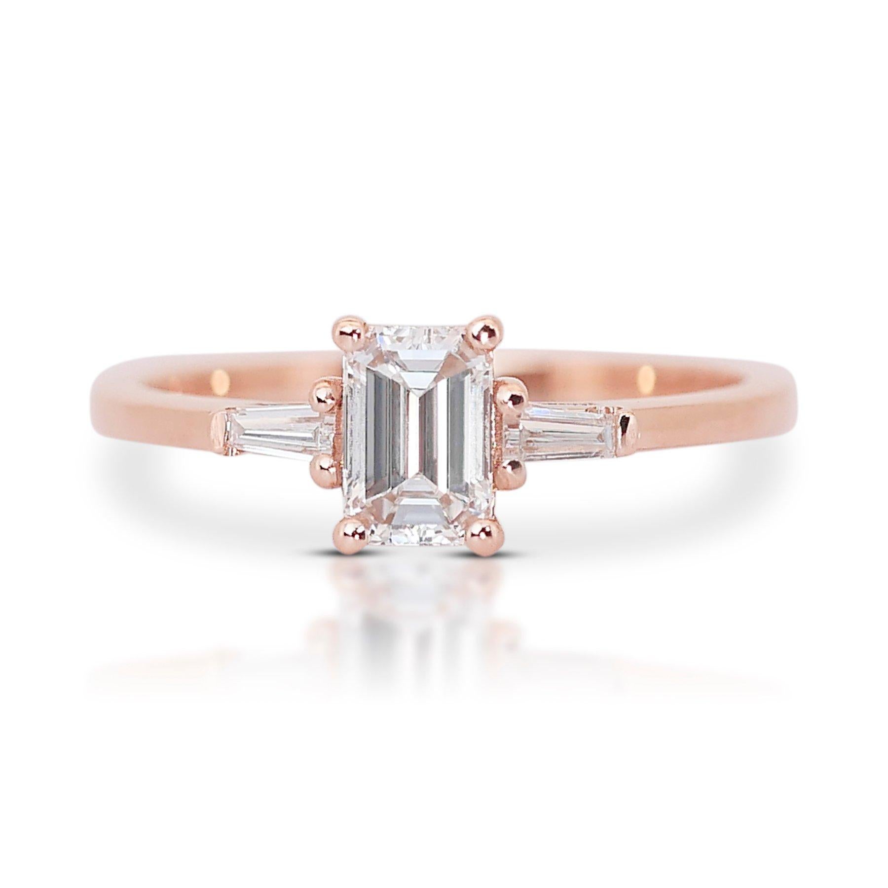 Élégante bague à 3 pierres en or rose 18 carats avec diamant taille émeraude de 0,90 carat, certifié GIA en vente 3