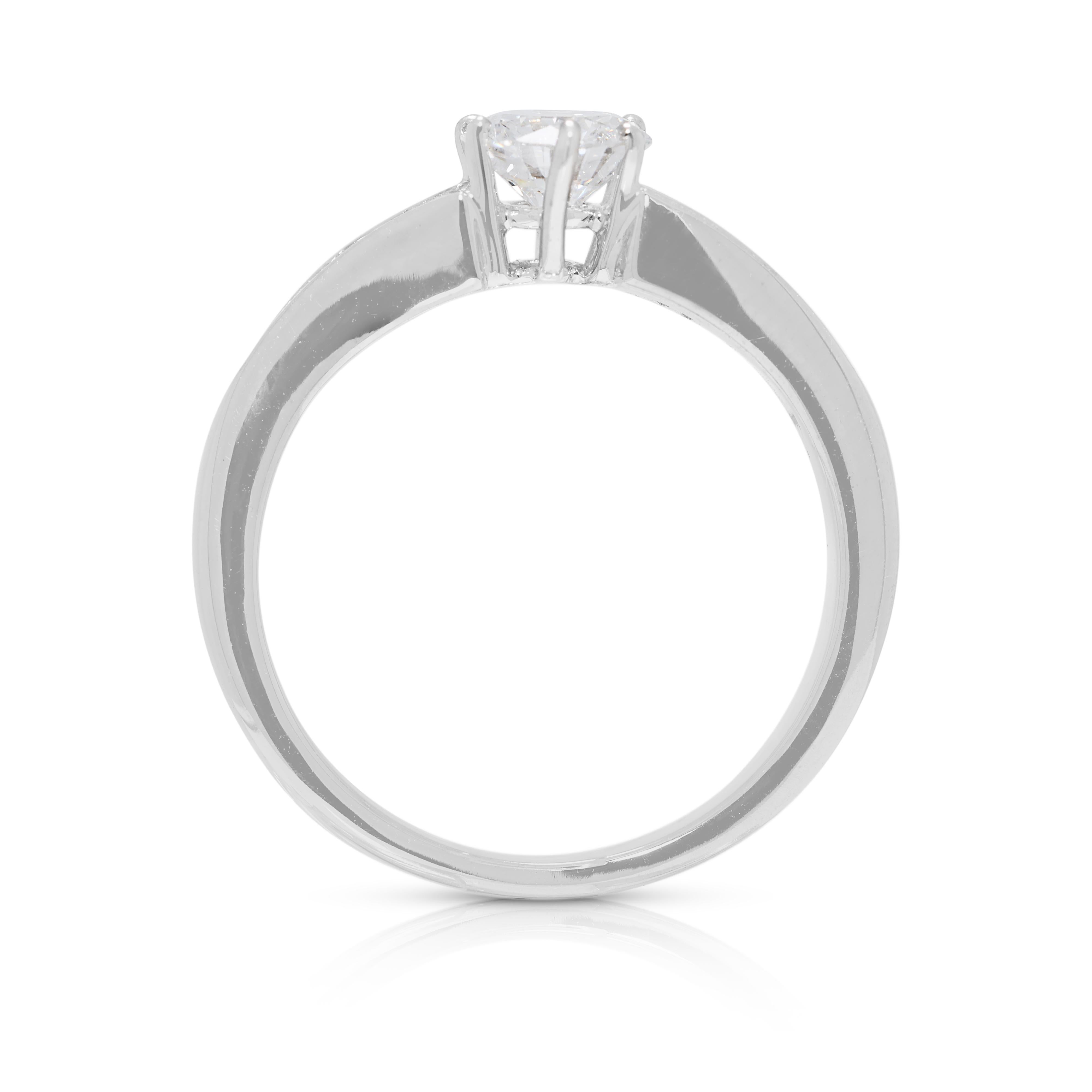 Elegante anillo con pavé de diamantes naturales de 0,90 ct en oro blanco de 18 quilates en venta 2