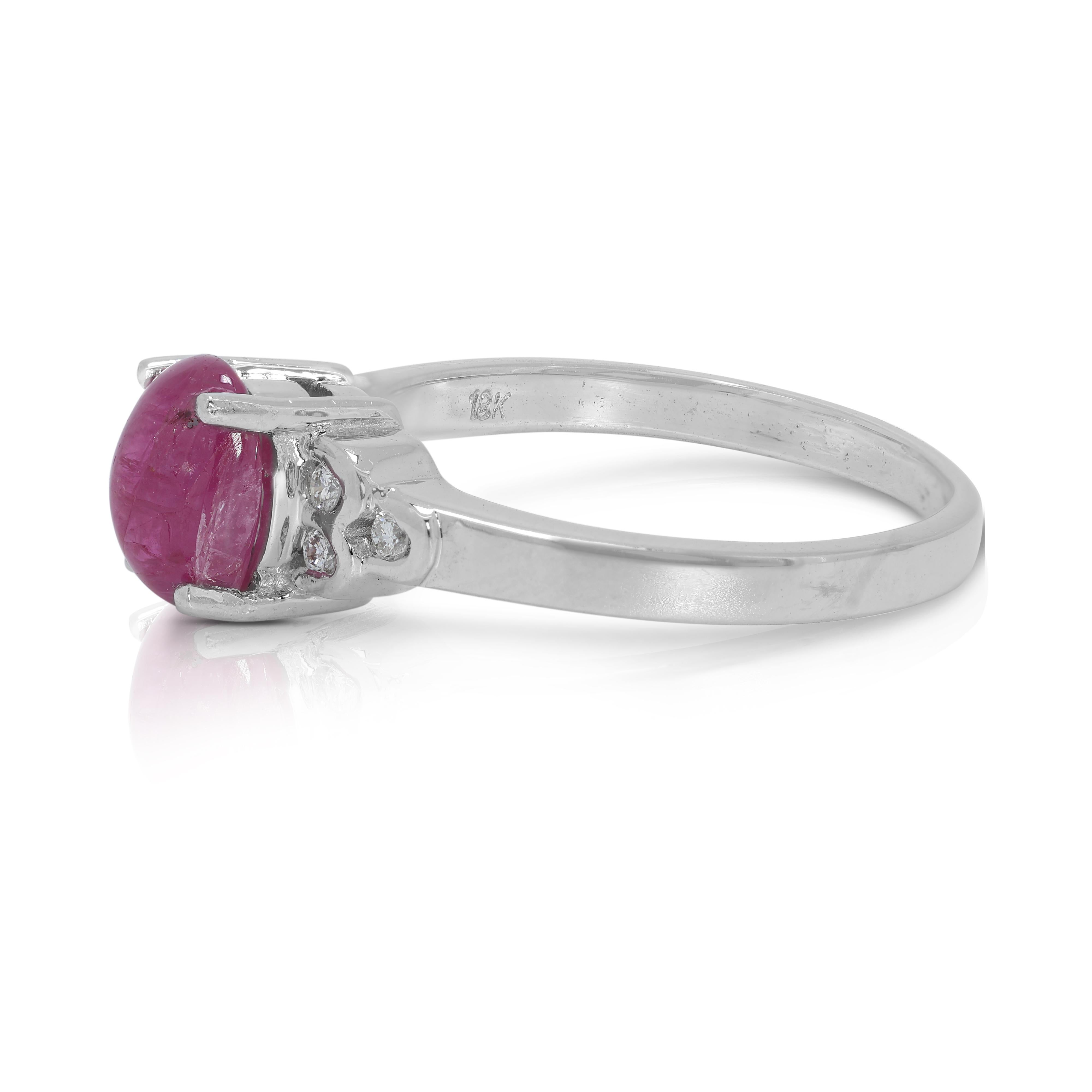 Eleganter Ring aus 18 Karat Weißgold mit 1 Karat Saphir und 27 Punkten Saphir und natürlichem Diamant im Zustand „Neu“ im Angebot in רמת גן, IL