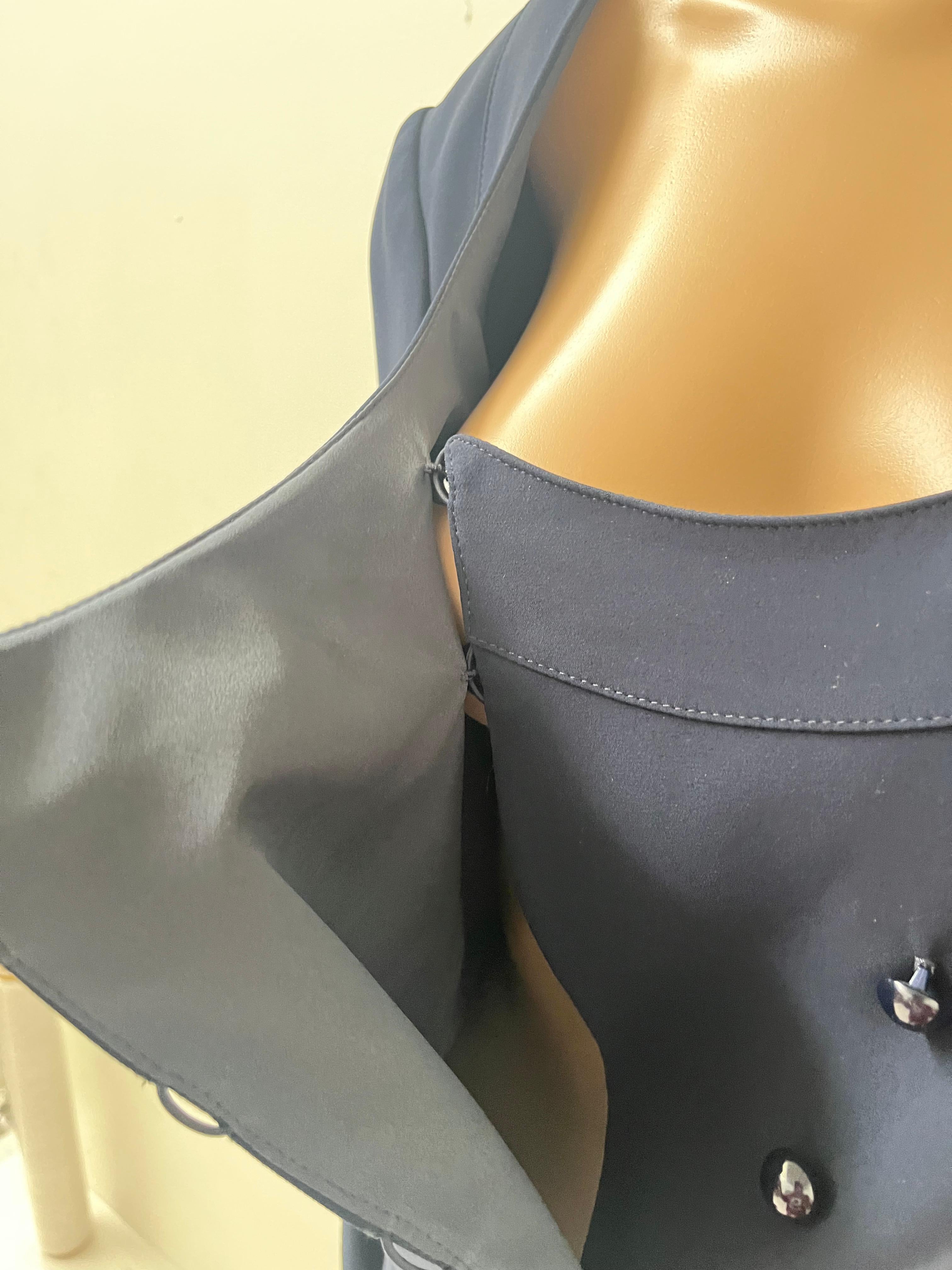 Elegant 100% Silk Navy Blue Suit by Armani Collezioni - No import duty! en venta 2