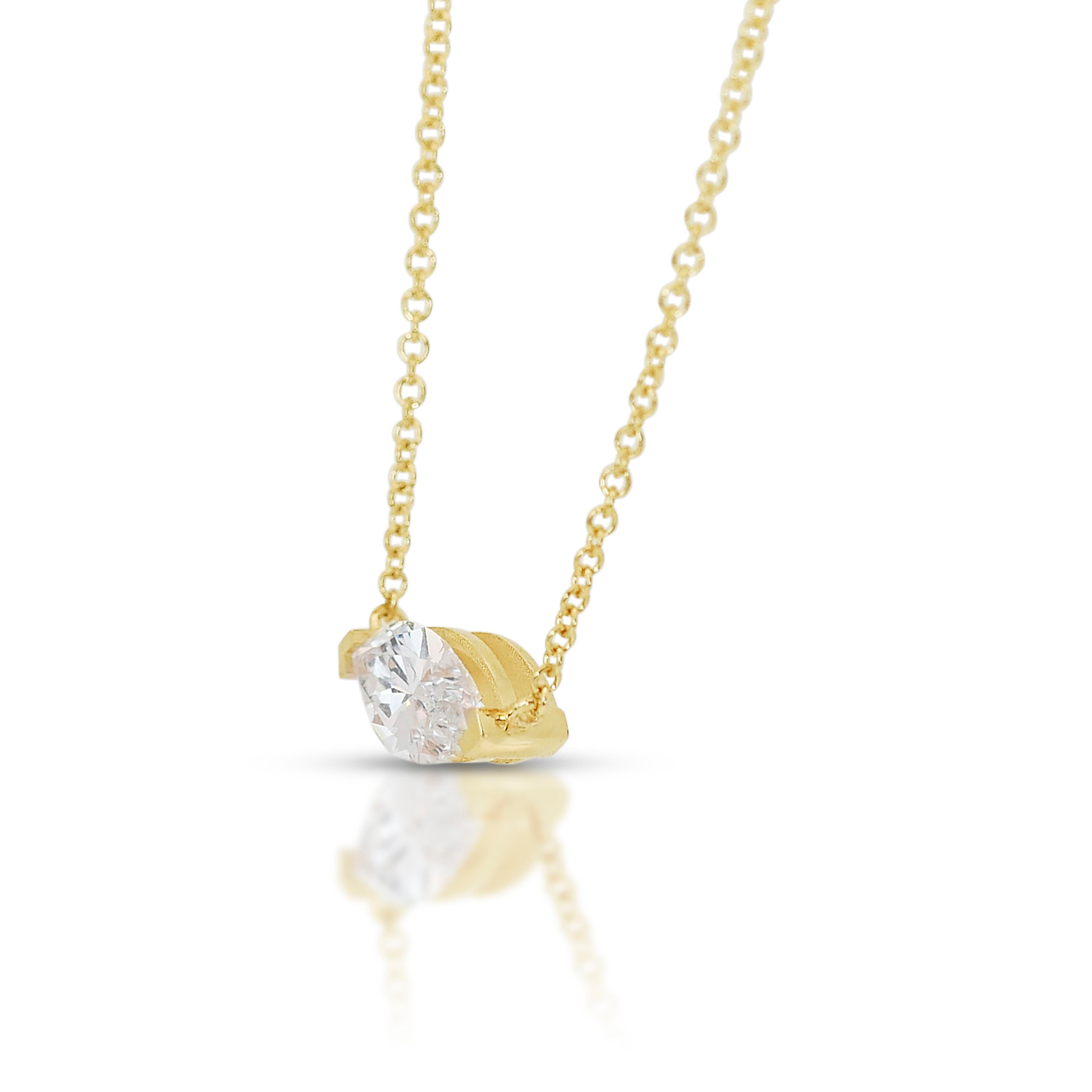 Elegant 1.01ct Diamond Solitaire Necklace in 18k Yellow Gold - GIA Certified For Sale 2