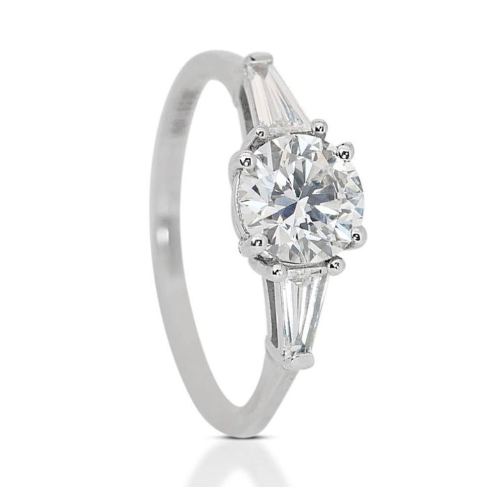 Round Cut Elegant 1.04ct Natural Diamond Ring set in 18K White Gold For Sale