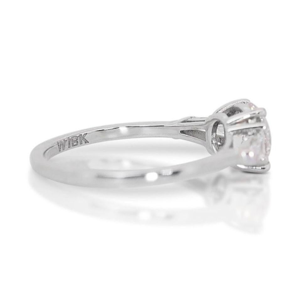 Elegant 1.04ct Natural Diamond Ring set in 18K White Gold For Sale 1