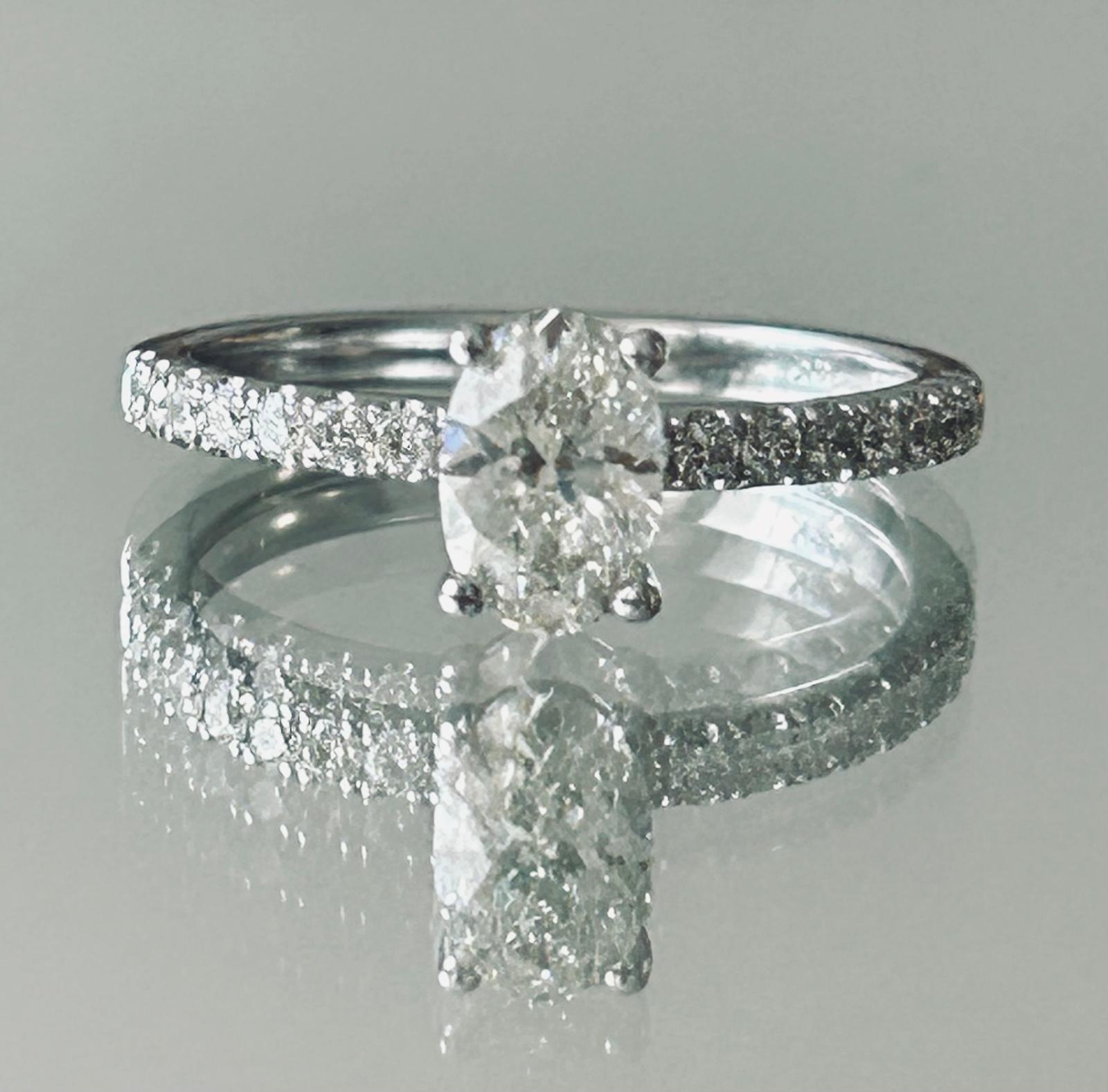 Eleganter 1.07 Karat ovaler Diamant-Cocktailring (Zeitgenössisch) im Angebot