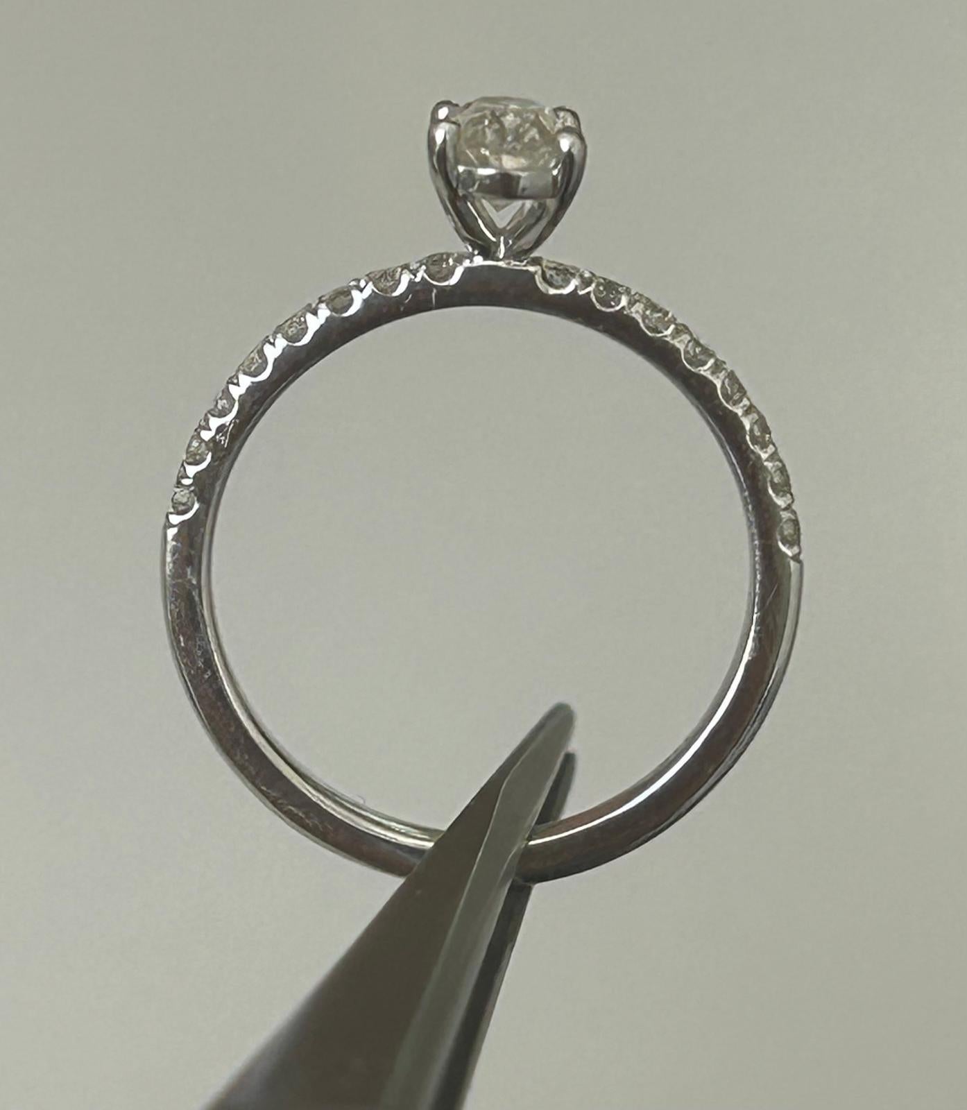 Eleganter 1.07 Karat ovaler Diamant-Cocktailring (Ovalschliff) im Angebot