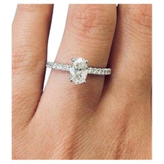 Elegante anello da cocktail con diamante ovale da 1,07ct