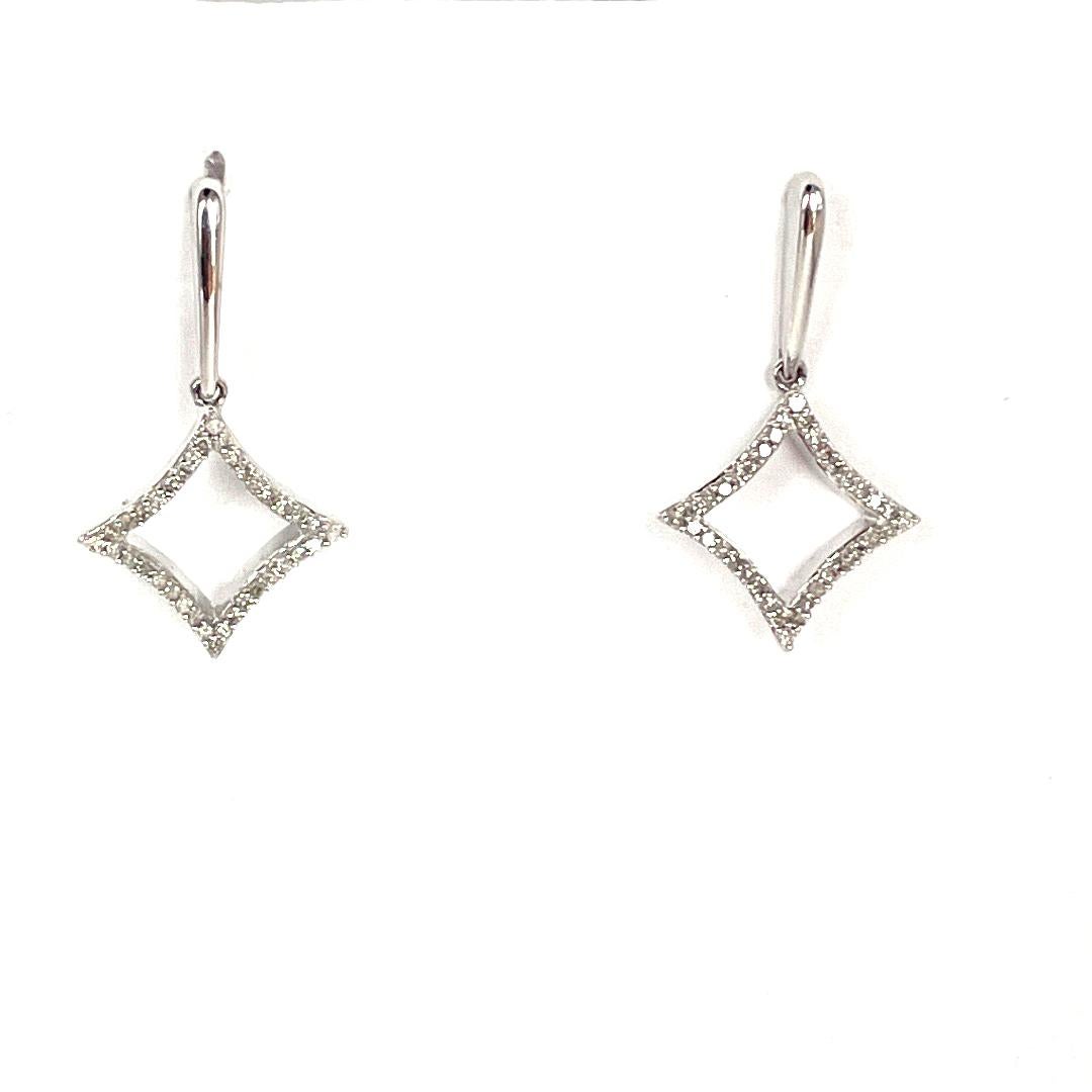 Elegant 10K White Gold Dangle Dover Diamond Earrings In Good Condition For Sale In New York, NY