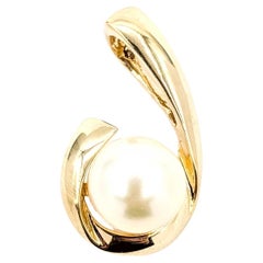 Eleganter Anhänger aus 10k Gelbgold mit 9,8mm Perle